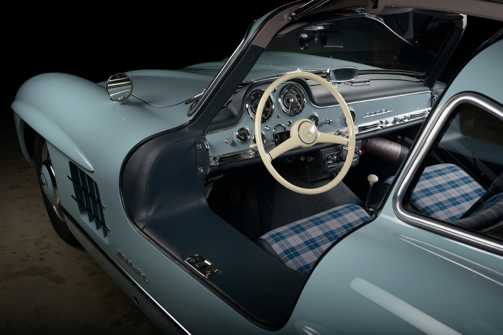 The Mercedes 300SL Gullwing Was Practically A Parts-Bin Special, So How Did It Become So Successful?