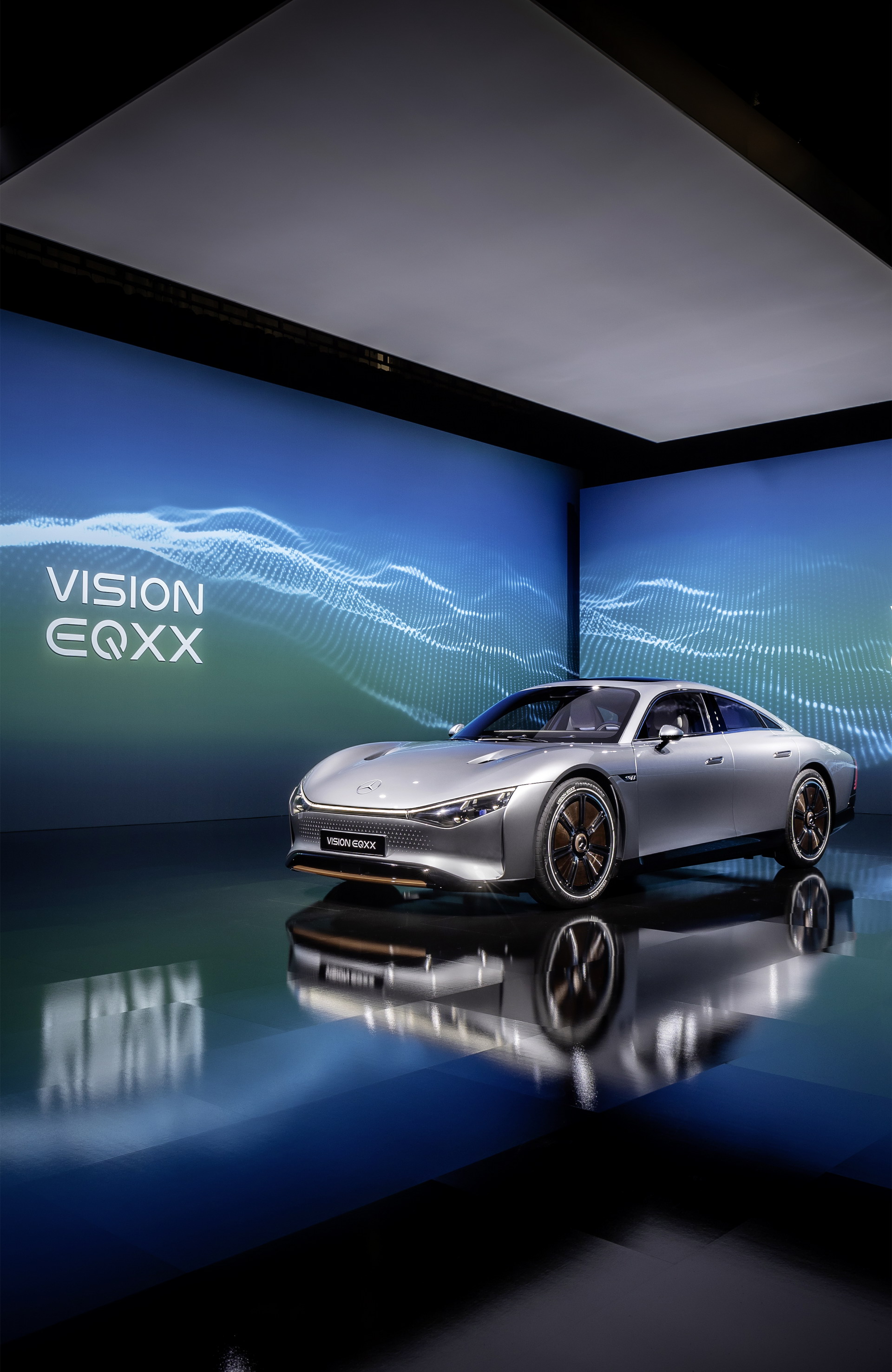 Mercedes EQXX Concept Has A 47.5-Inch 8K Touchscreen, 621 Miles Range And A Floor Made From Used Diapers