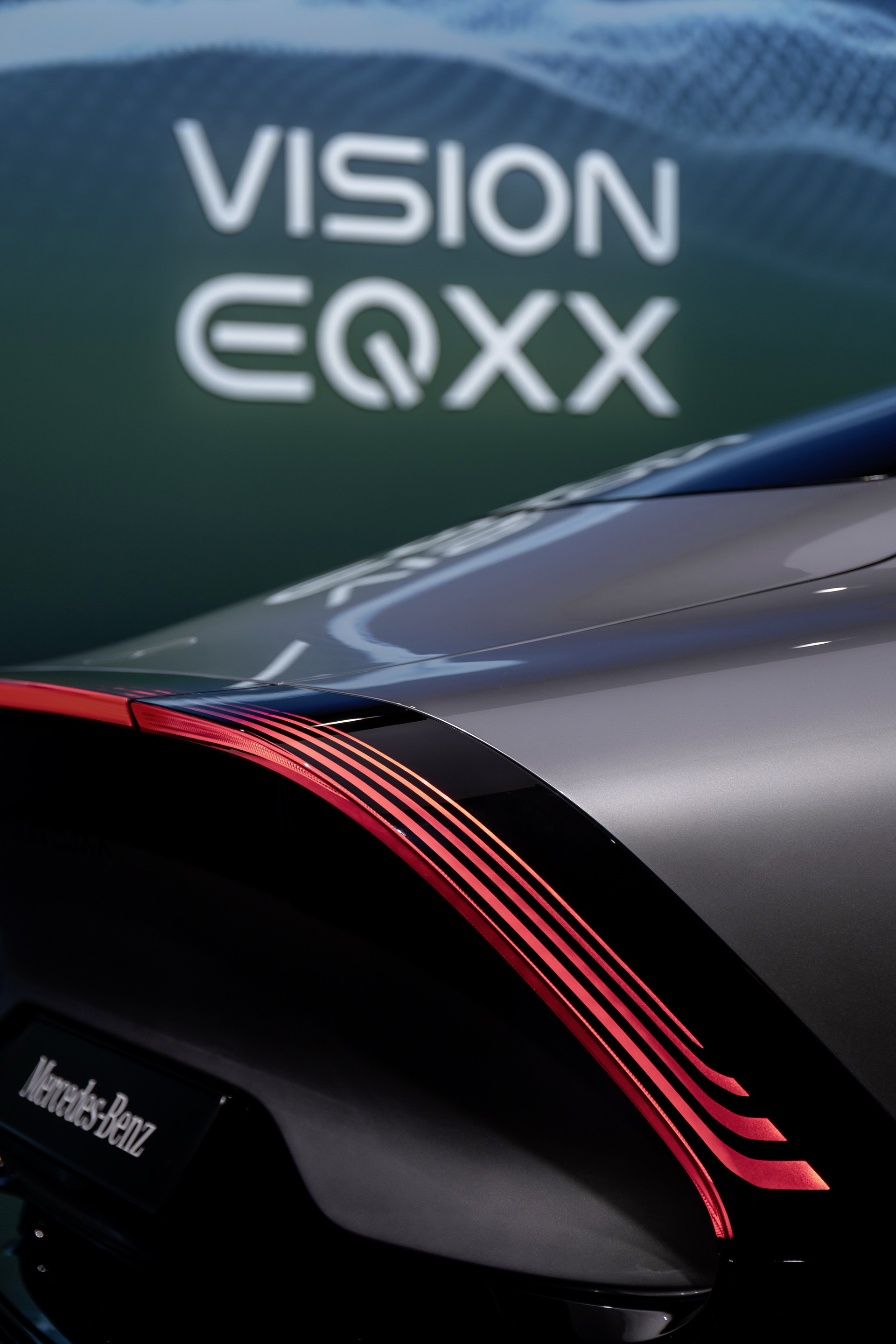 Mercedes EQXX Concept Has A 47.5-Inch 8K Touchscreen, 621 Miles Range And A Floor Made From Used Diapers