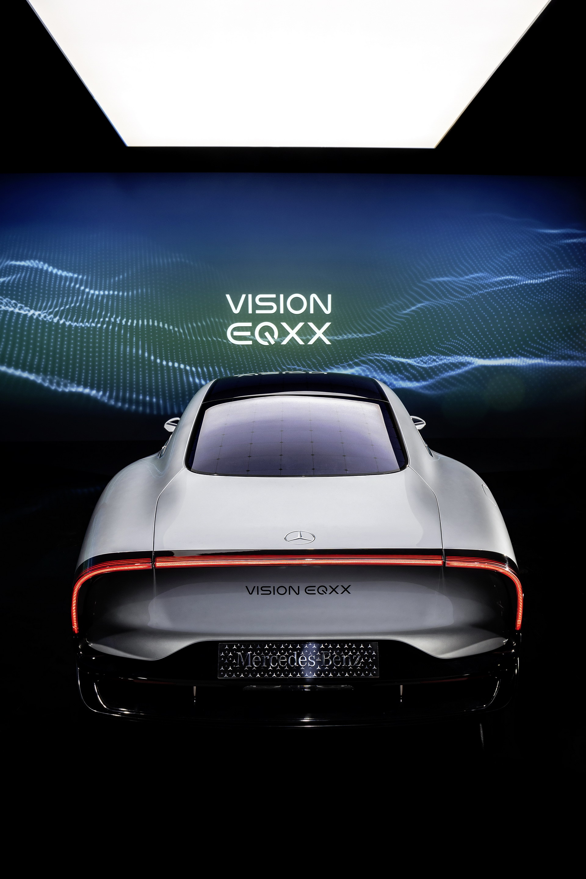 Mercedes EQXX Concept Has A 47.5-Inch 8K Touchscreen, 621 Miles Range And A Floor Made From Used Diapers