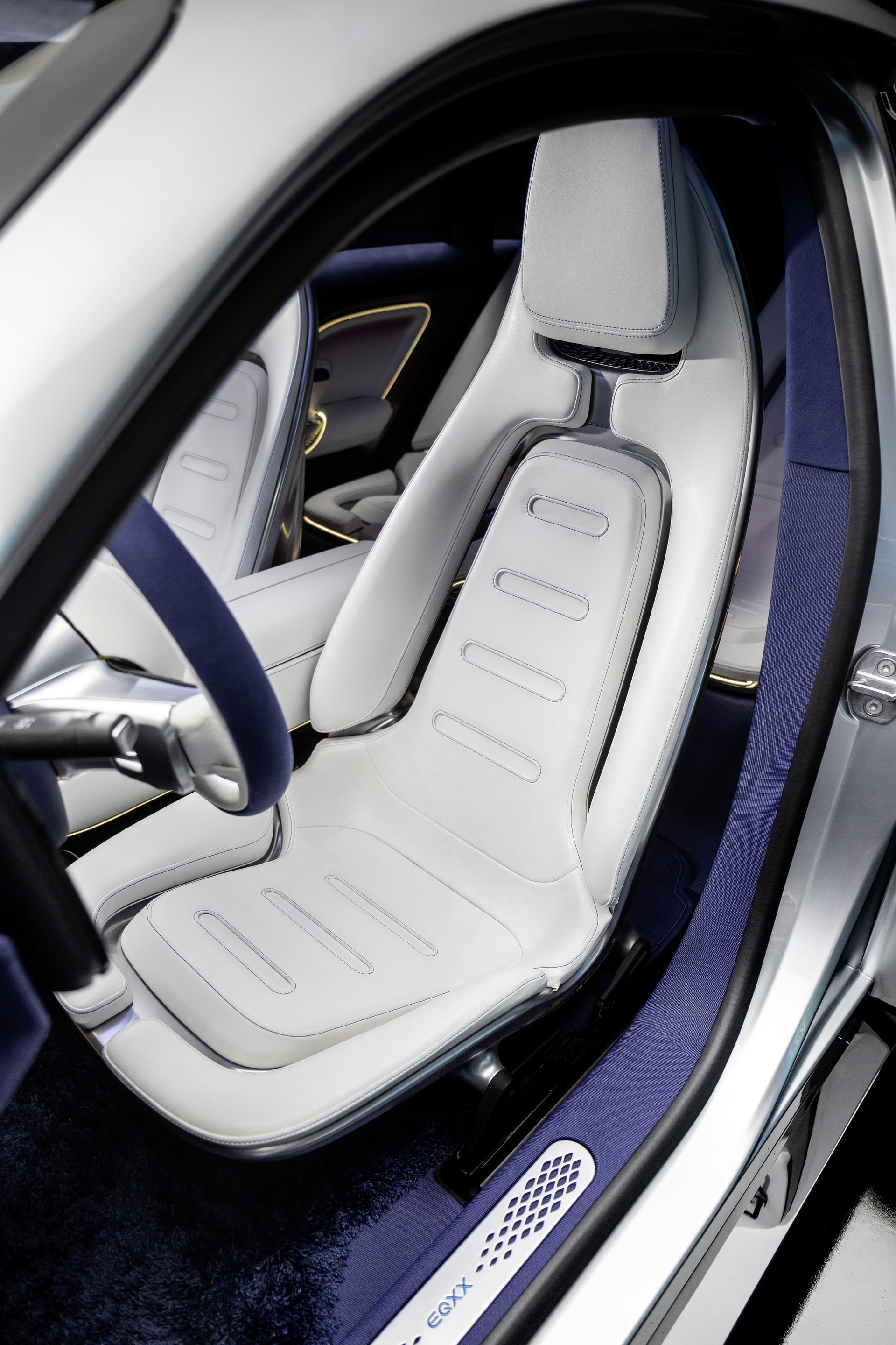 Mercedes EQXX Concept Has A 47.5-Inch 8K Touchscreen, 621 Miles Range And A Floor Made From Used Diapers