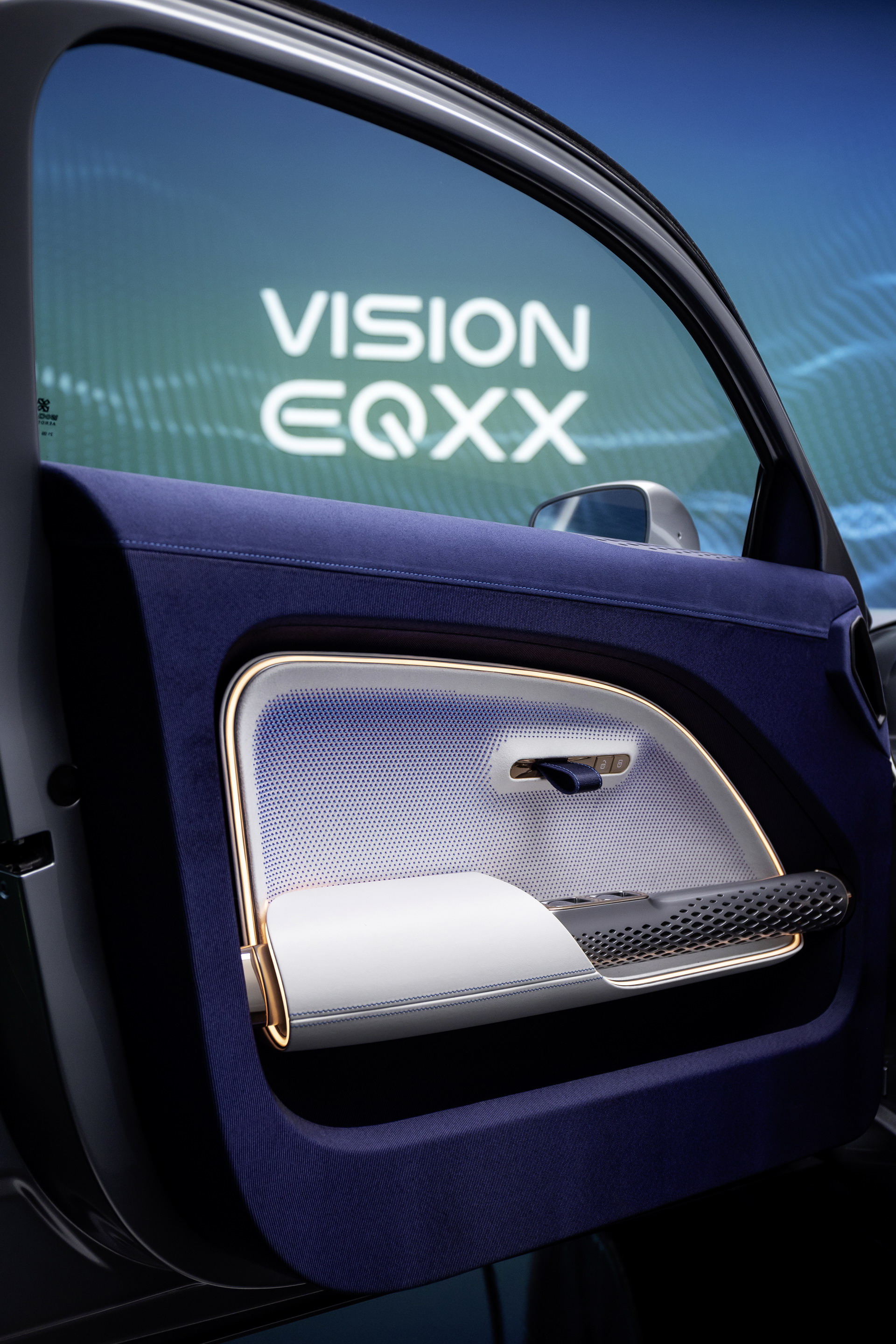 Mercedes EQXX Concept Has A 47.5-Inch 8K Touchscreen, 621 Miles Range And A Floor Made From Used Diapers
