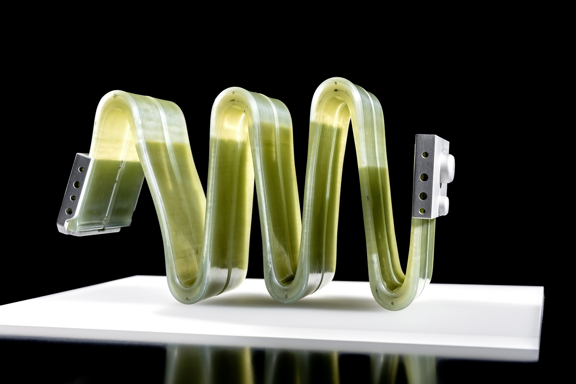 Mercedes EQXX Concept Has A 47.5-Inch 8K Touchscreen, 621 Miles Range And A Floor Made From Used Diapers