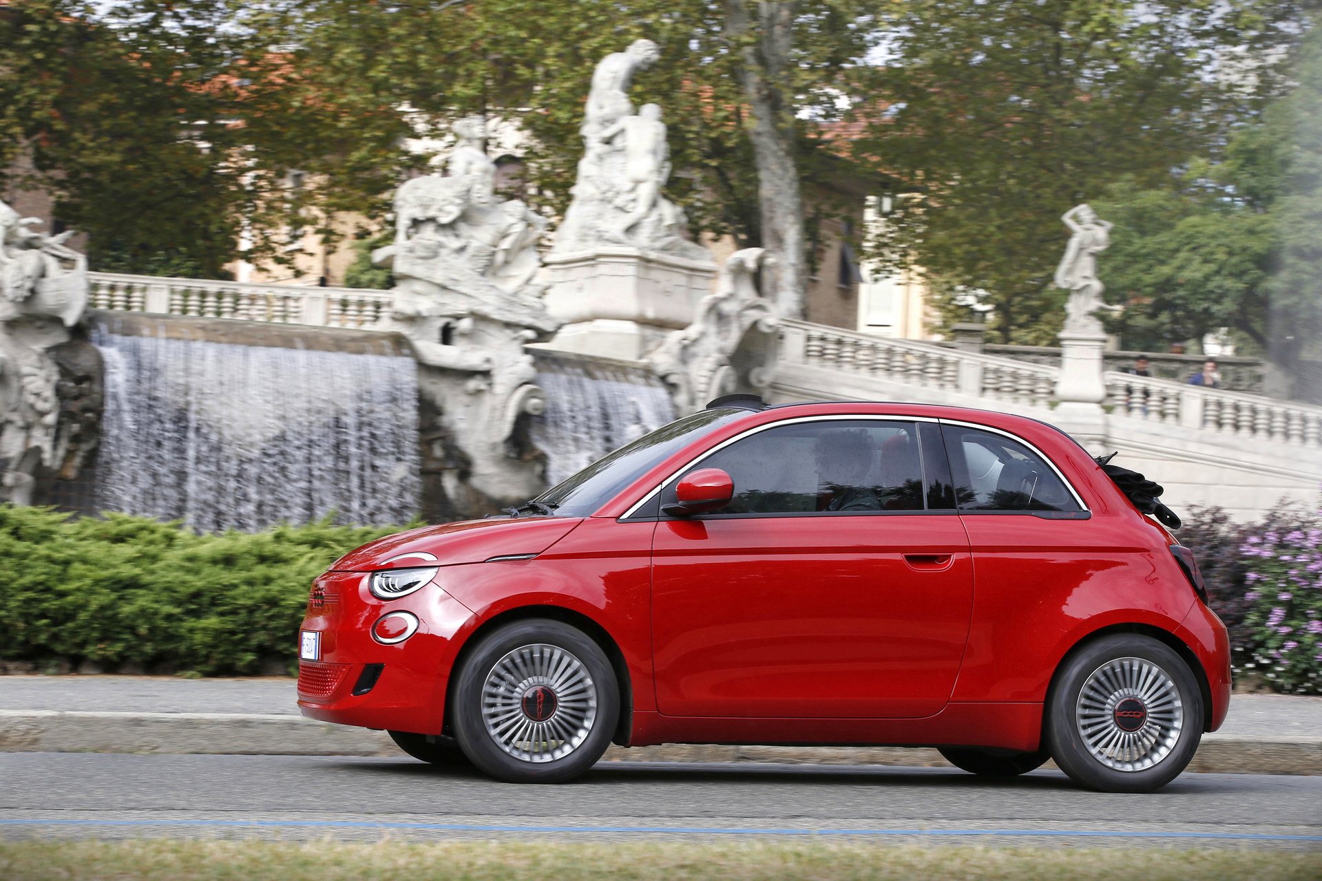 Fiat Debuts 500 RED With A Sanitizing Glovebox And UV-C Lamp, New Tipo Cross SW And More For 2022