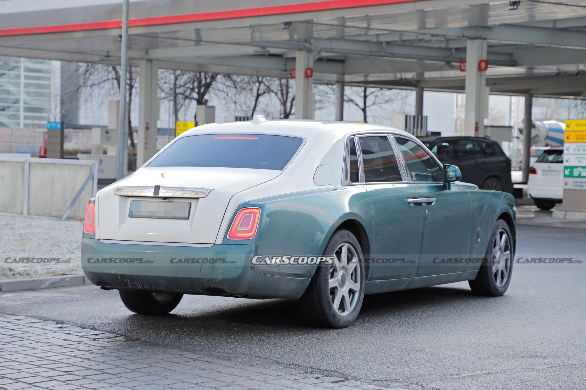 2023 Rolls-Royce Phantom Facelift Spied With Minor Visual Changes