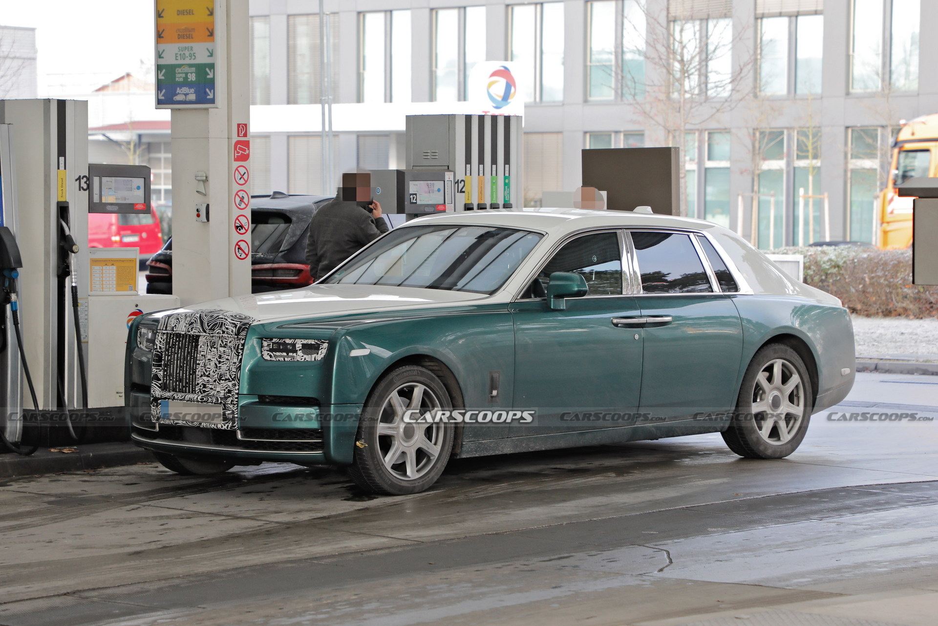 2023 Rolls-Royce Phantom Facelift Spied With Minor Visual Changes