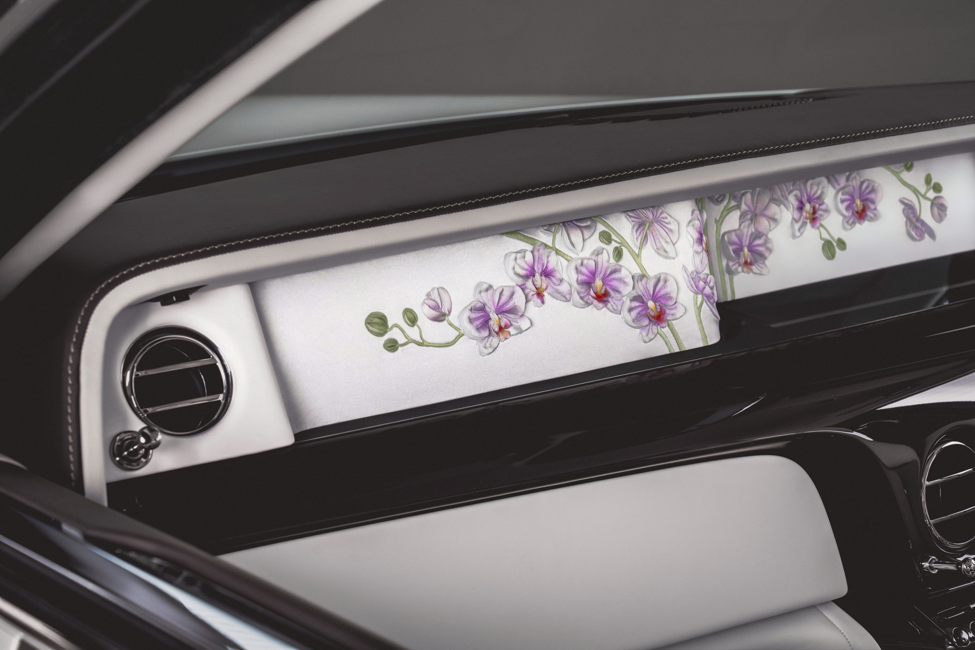 Rolls-Royce Phantom Orchid Is A One-Off Designed For A Singapore Client