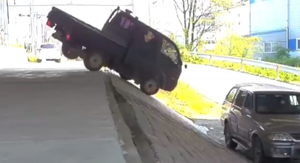 This Is Why You Shouldn’t Attempt Tackling Extreme Slopes With An LCV