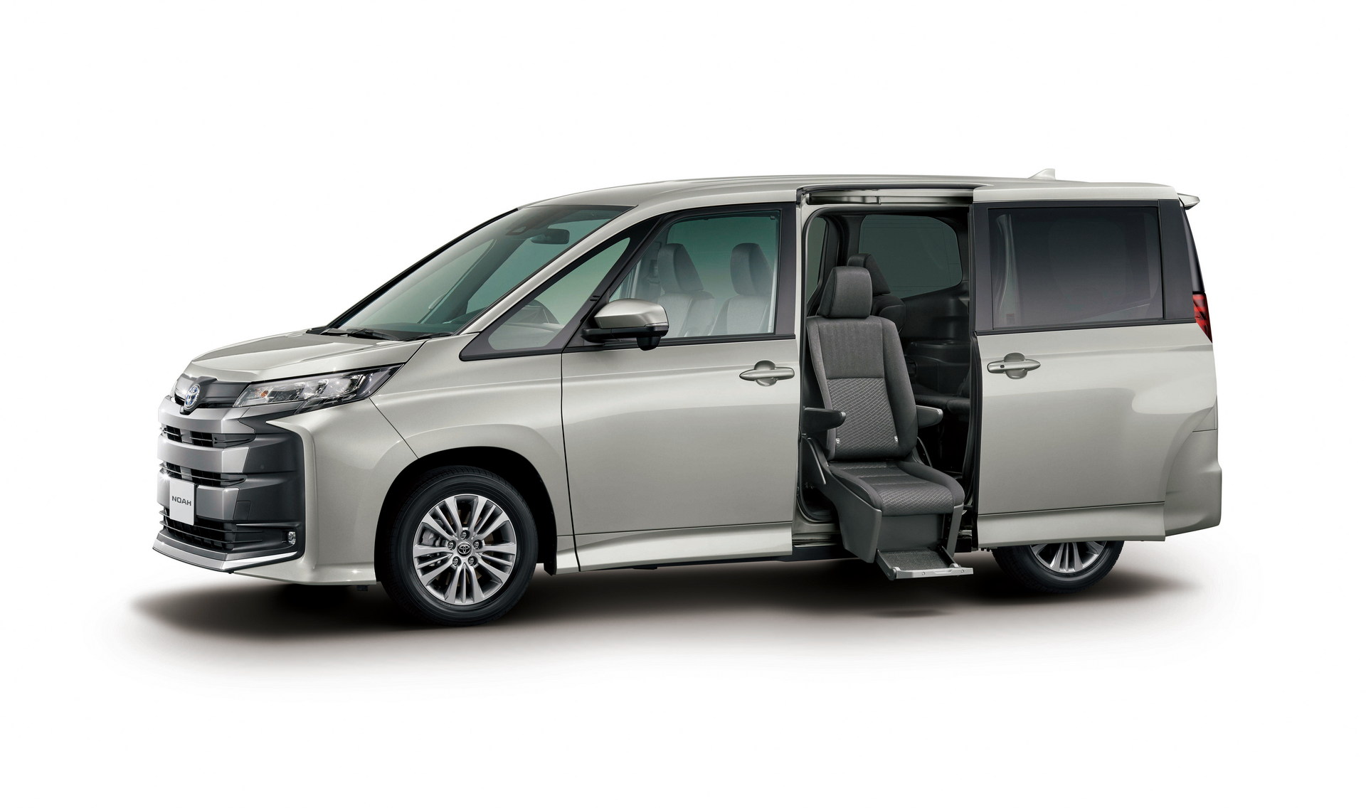 Toyota Noah And Voxy Minivans Debut In Japan With Up To Eight Seats And New Tech