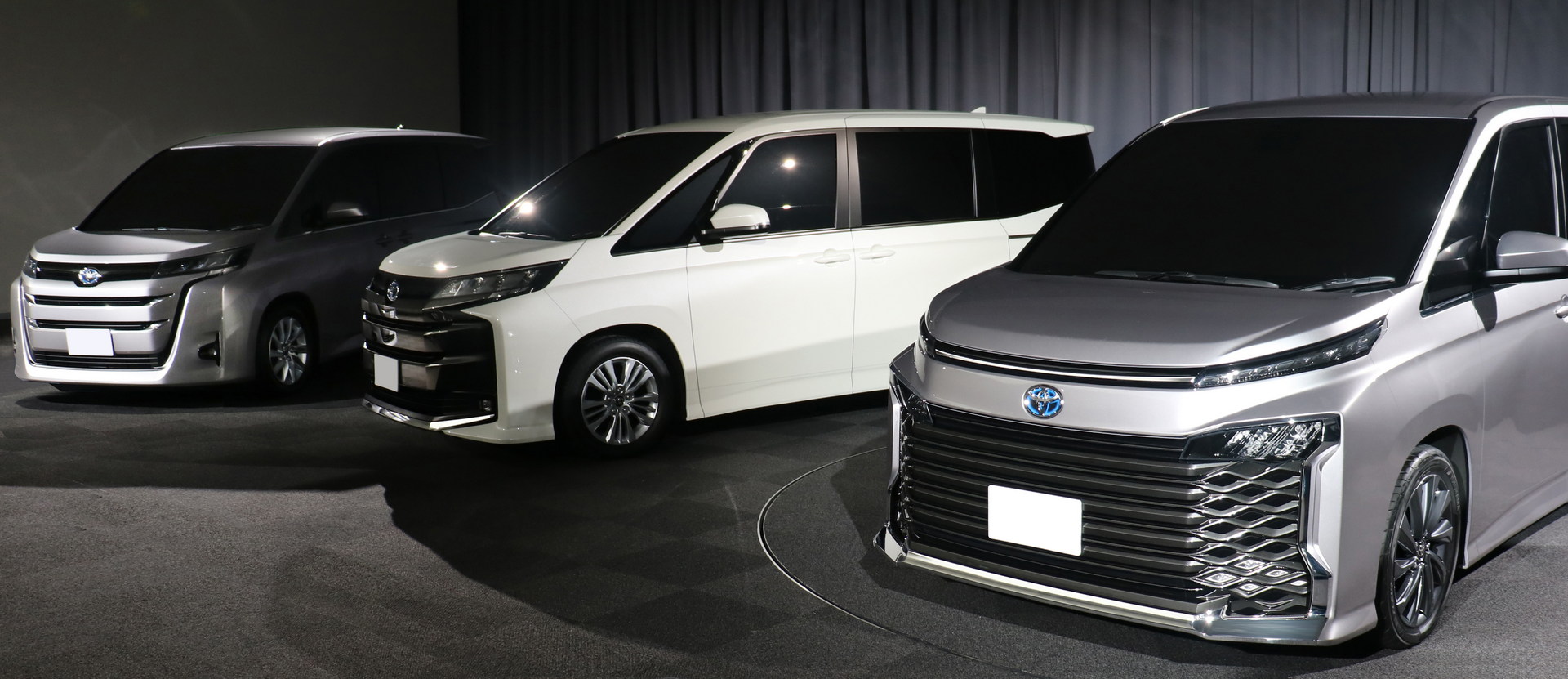 Toyota Noah And Voxy Minivans Debut In Japan With Up To Eight Seats And New Tech