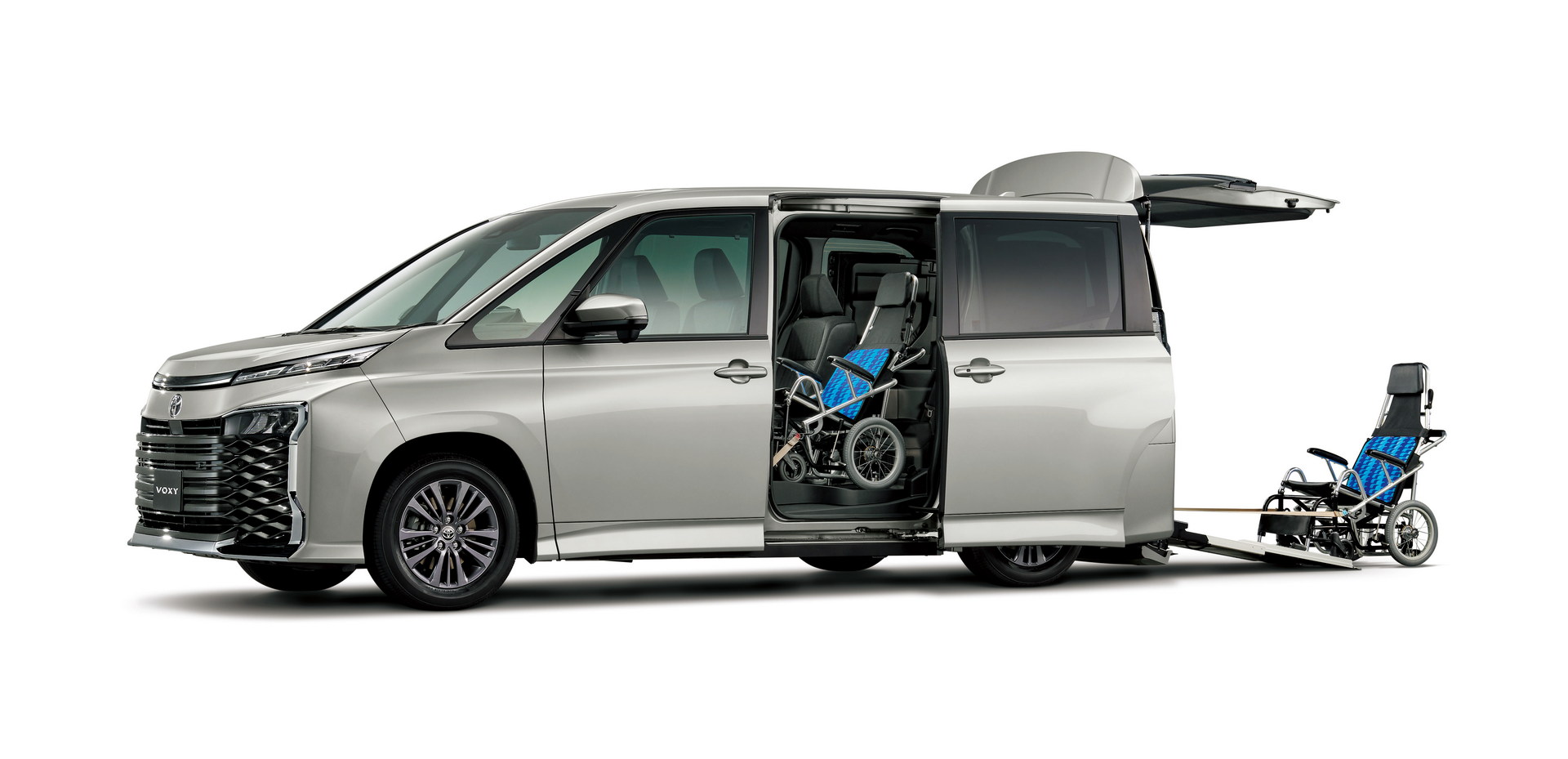 Toyota Noah And Voxy Minivans Debut In Japan With Up To Eight Seats And New Tech