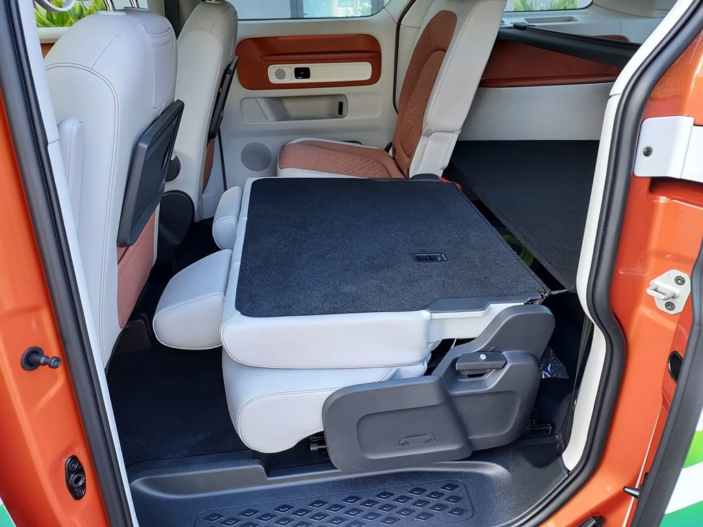 Leaked 2024 VW ID.BUZZ Interior Photos Show A Colorful But Rather  Conventional Design | Carscoops