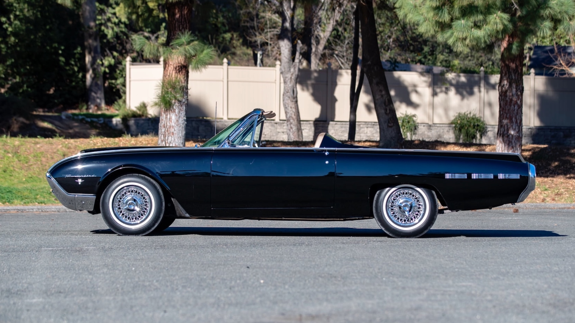 Rare 390 HP M-Code Roadster Is A 1962 Ford Thunderbird With Talons