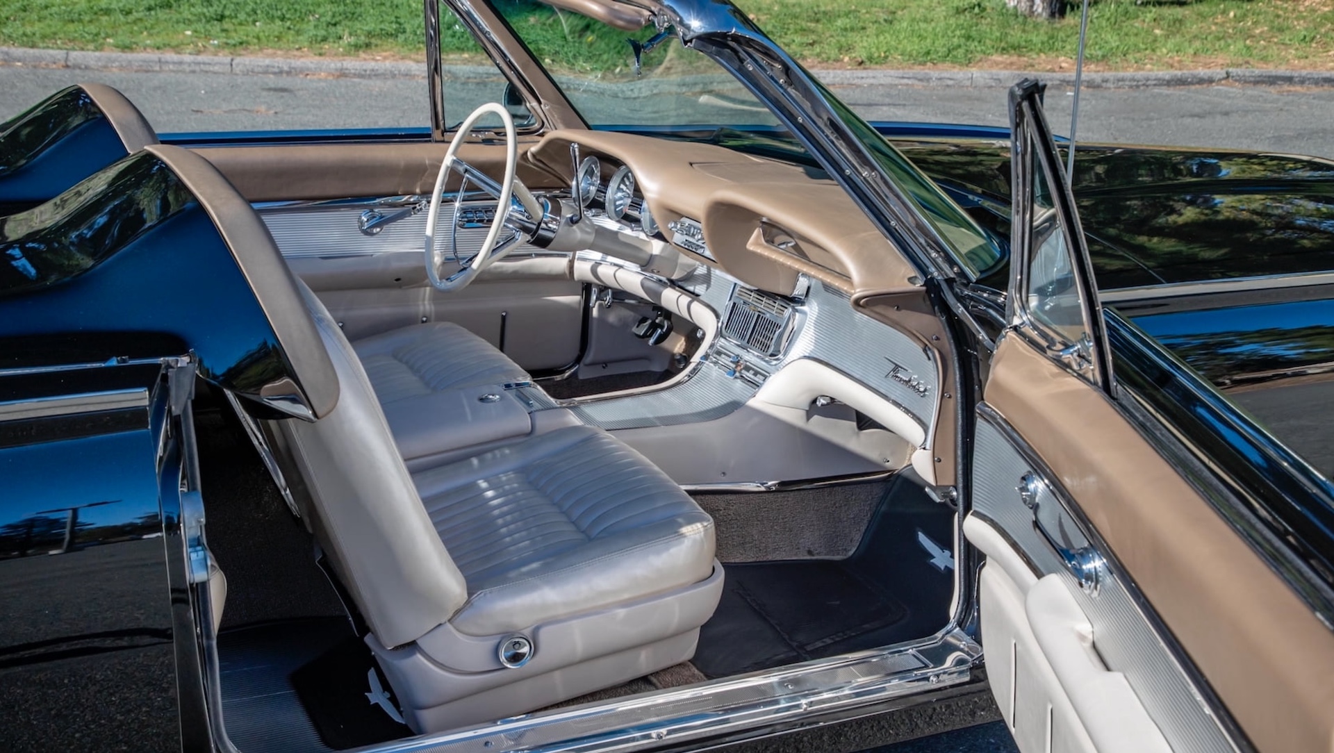 Rare 390 HP M-Code Roadster Is A 1962 Ford Thunderbird With Talons