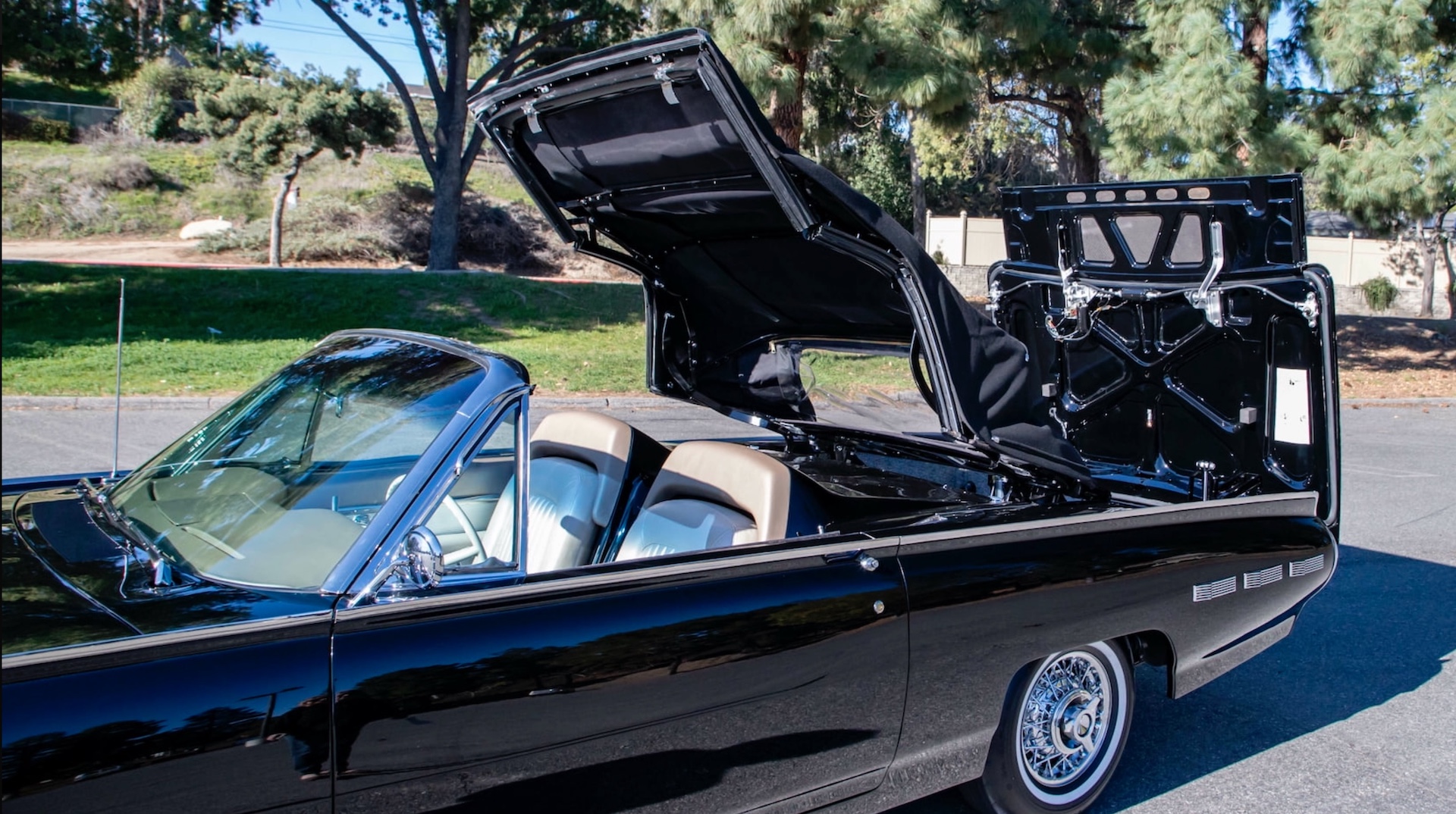 Rare 390 HP M-Code Roadster Is A 1962 Ford Thunderbird With Talons