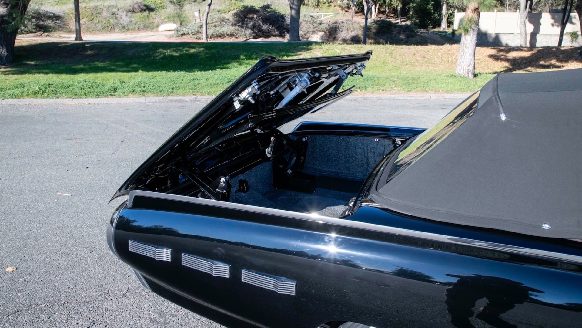 Rare 390 HP M-Code Roadster Is A 1962 Ford Thunderbird With Talons