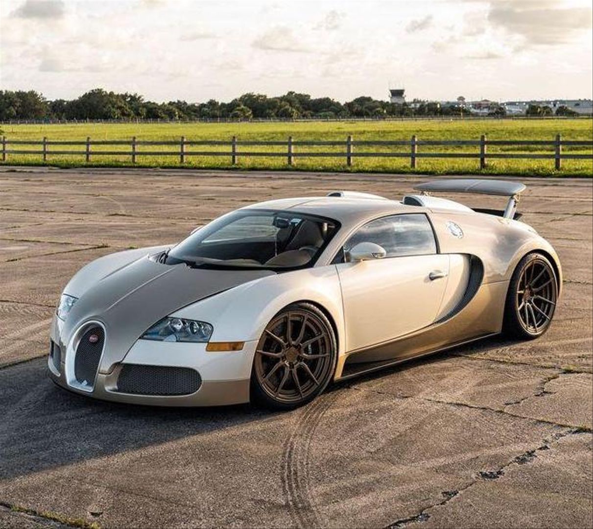 For $1.6 Million, Will You Go For A One Of A Kind Beige Bugatti Veyron?