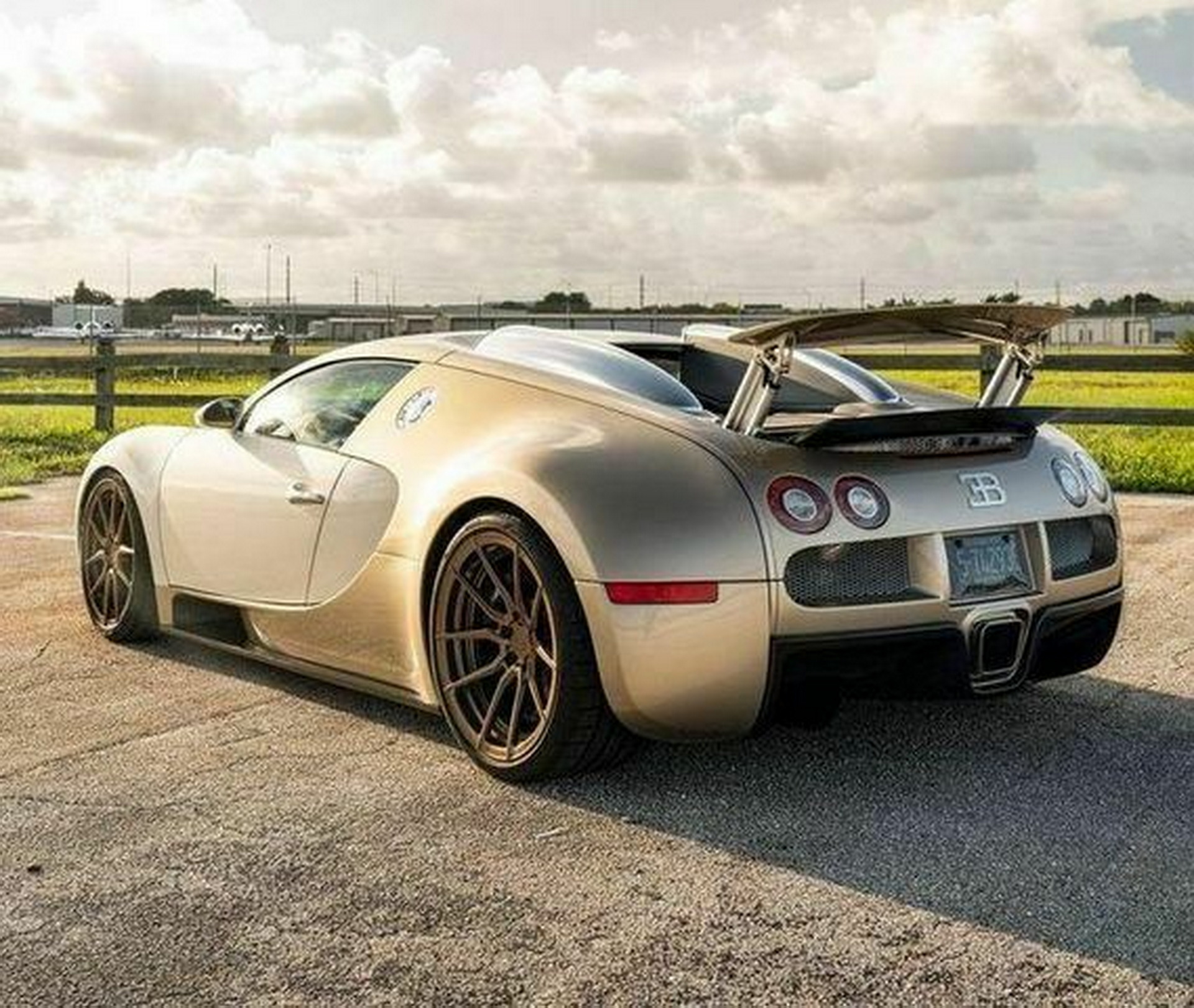 For $1.6 Million, Will You Go For A One Of A Kind Beige Bugatti Veyron?