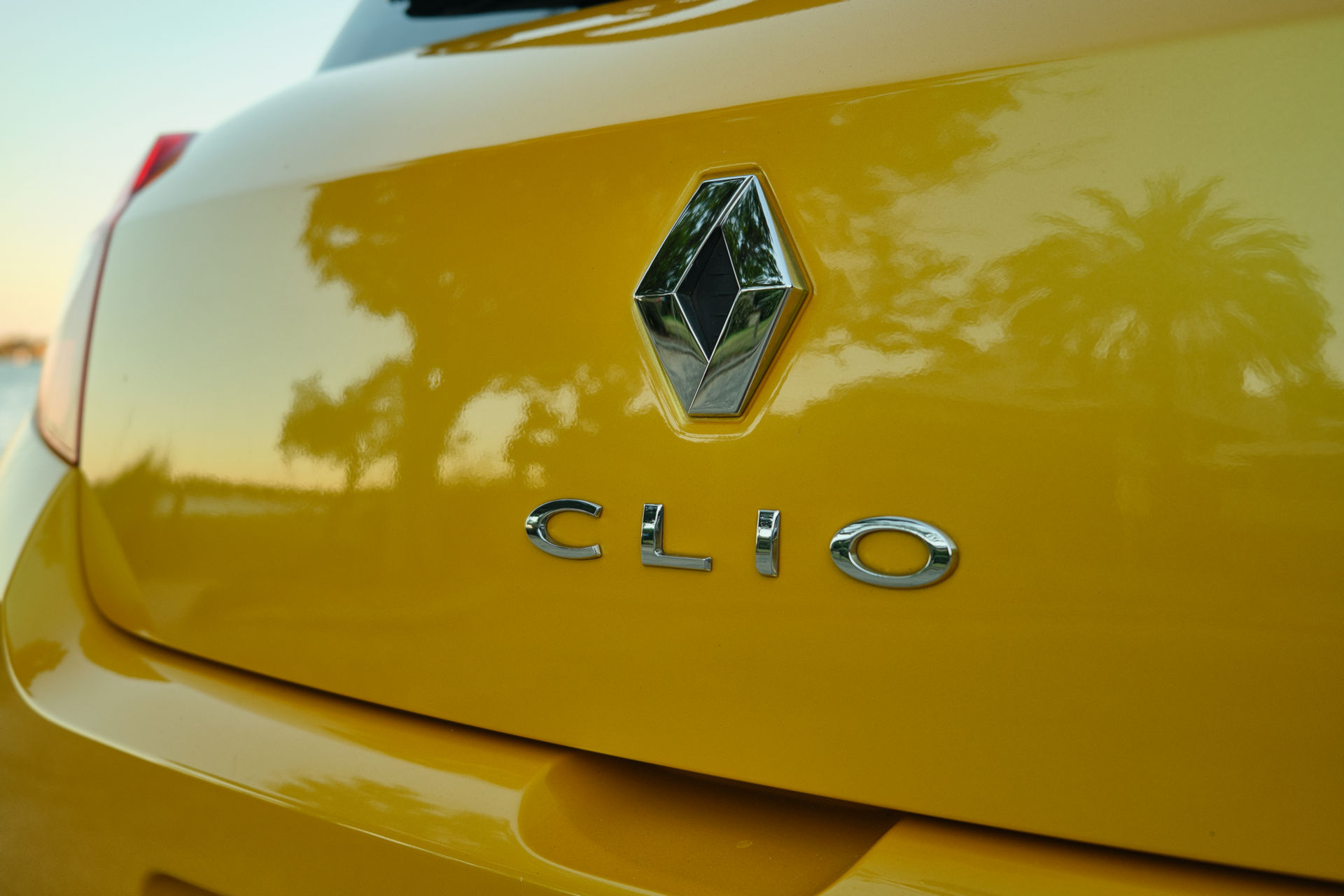 CarScoops Garage: This Is Our 2011 Renault Clio RS 200 AGP