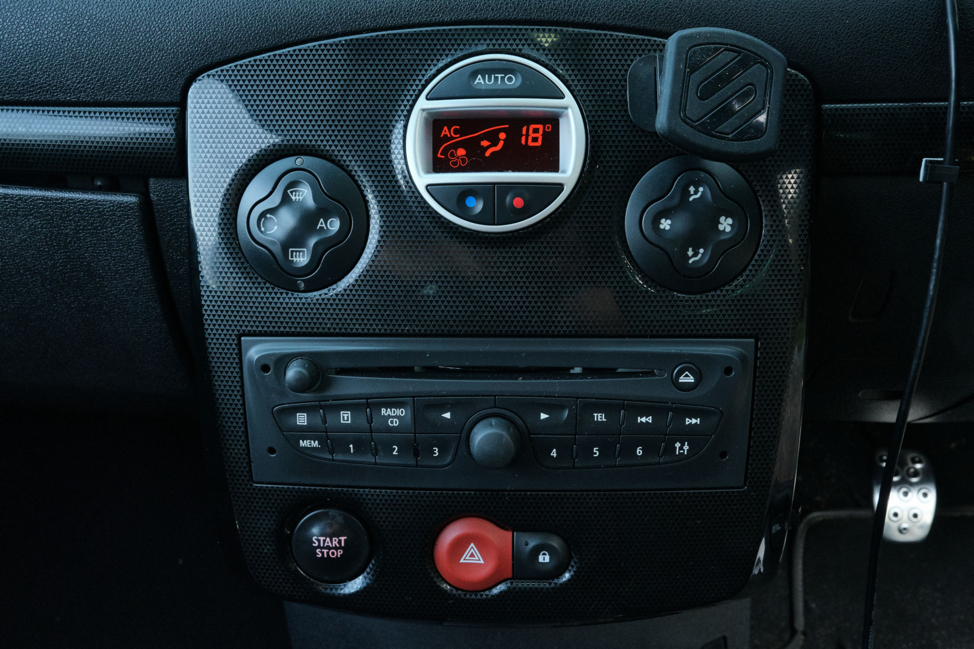 CarScoops Garage: This Is Our 2011 Renault Clio RS 200 AGP