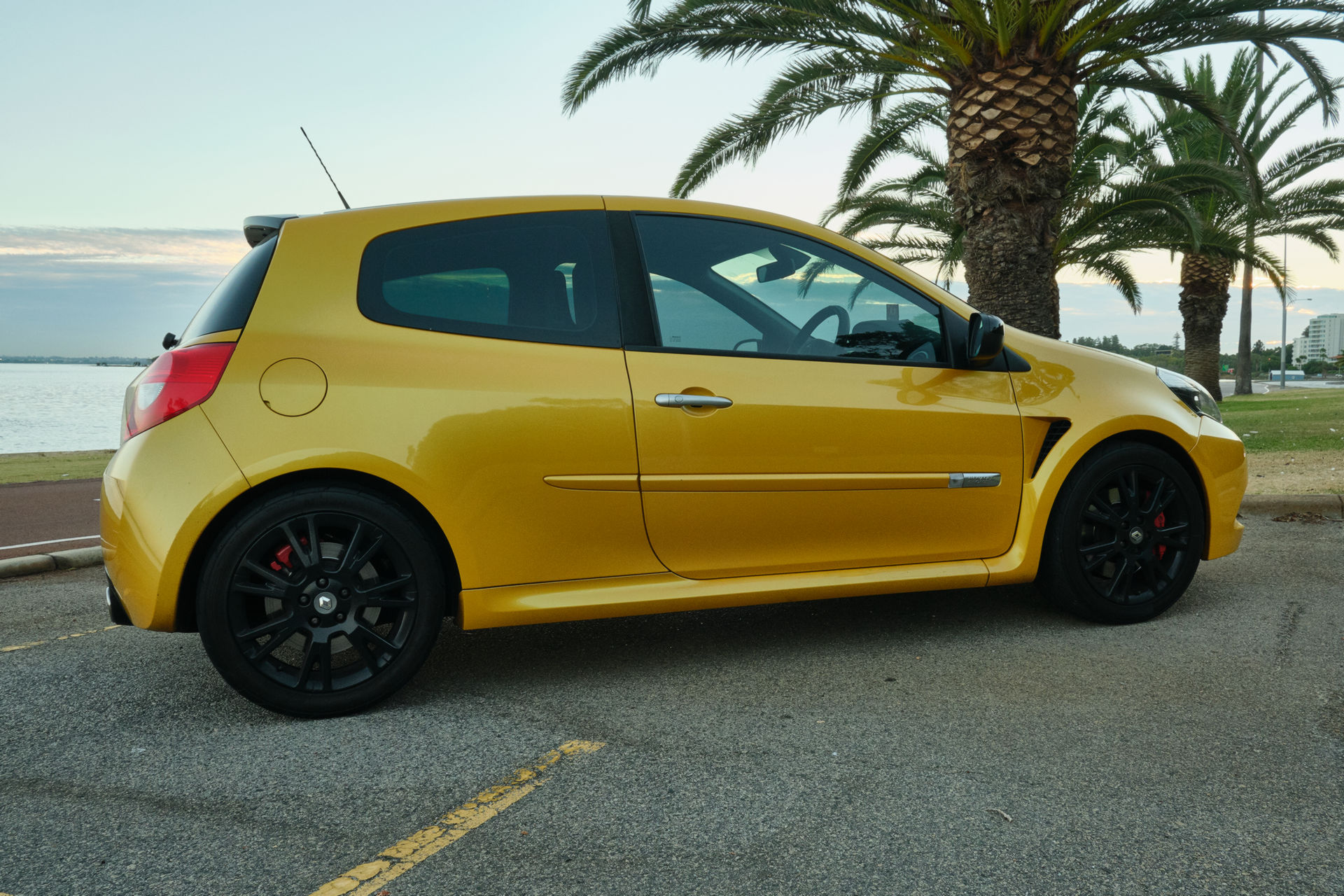 CarScoops Garage: This Is Our 2011 Renault Clio RS 200 AGP