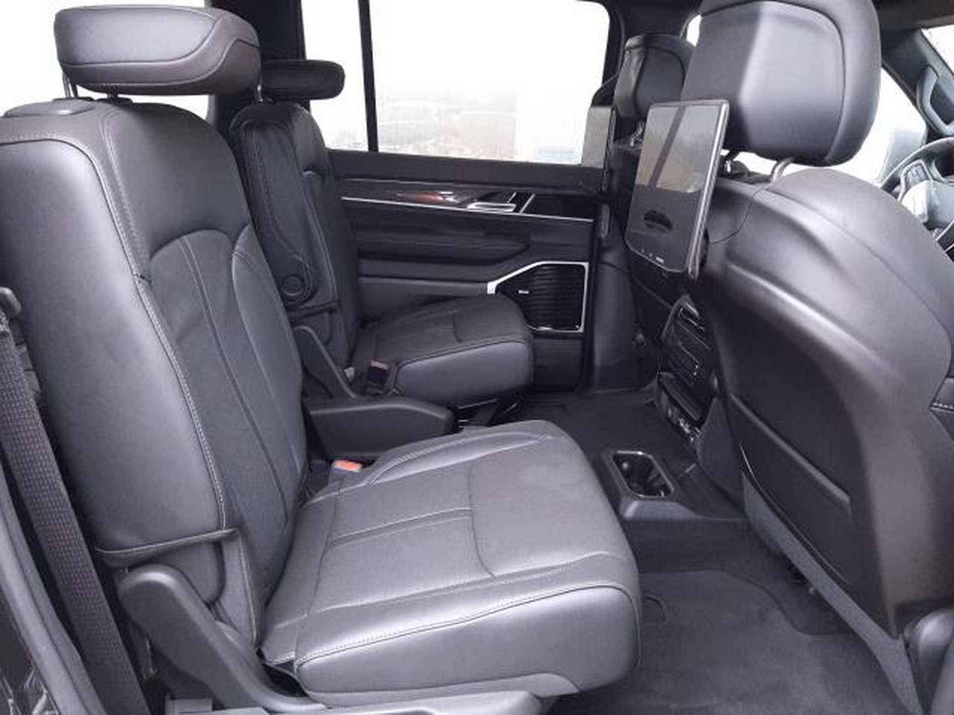 Mystery Of “Damaged” Yet Clean Looking New 2022 Jeep Wagoneer Solved – And Someone Paid $70,500 For It