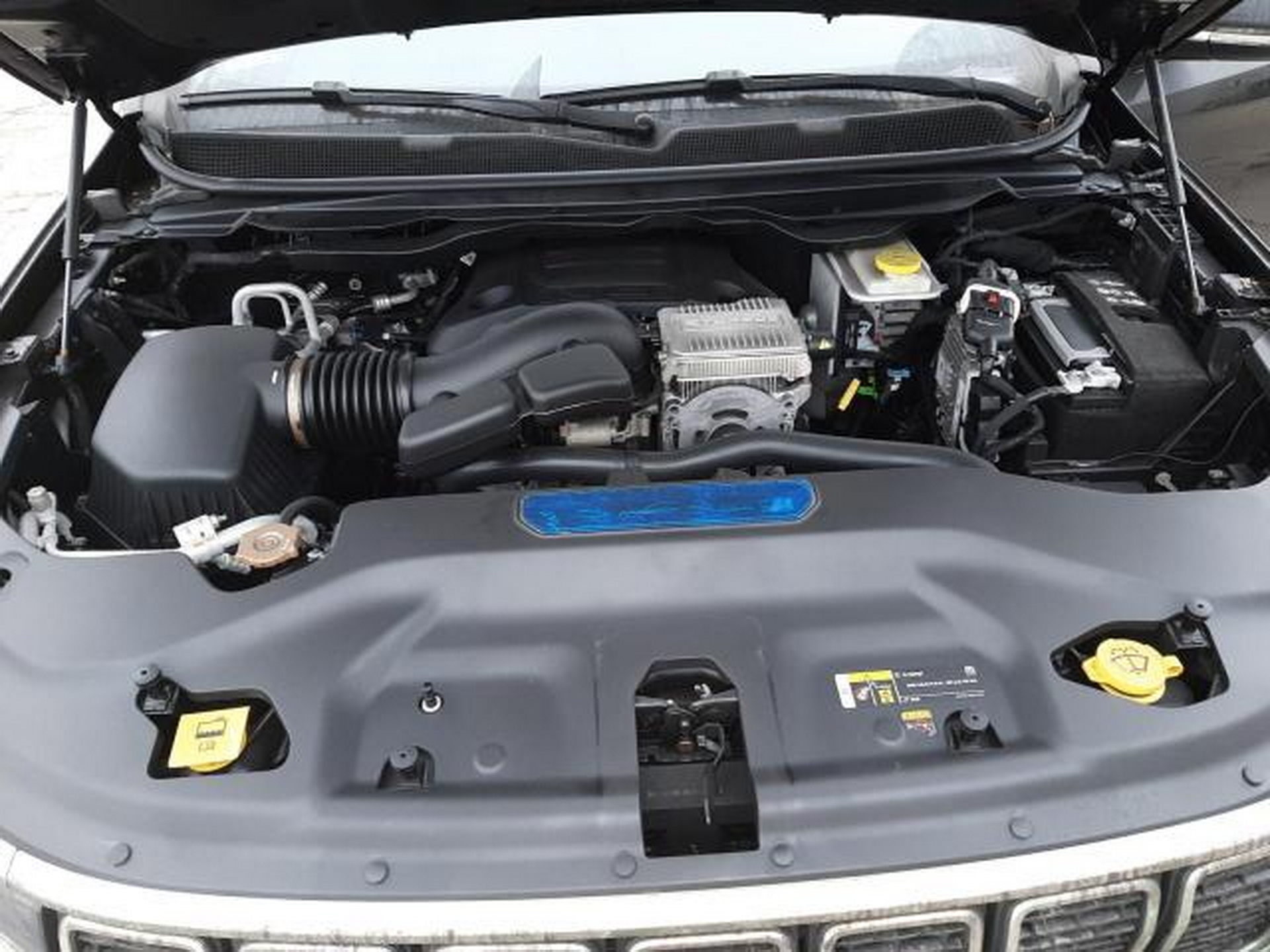 Mystery Of “Damaged” Yet Clean Looking New 2022 Jeep Wagoneer Solved – And Someone Paid $70,500 For It