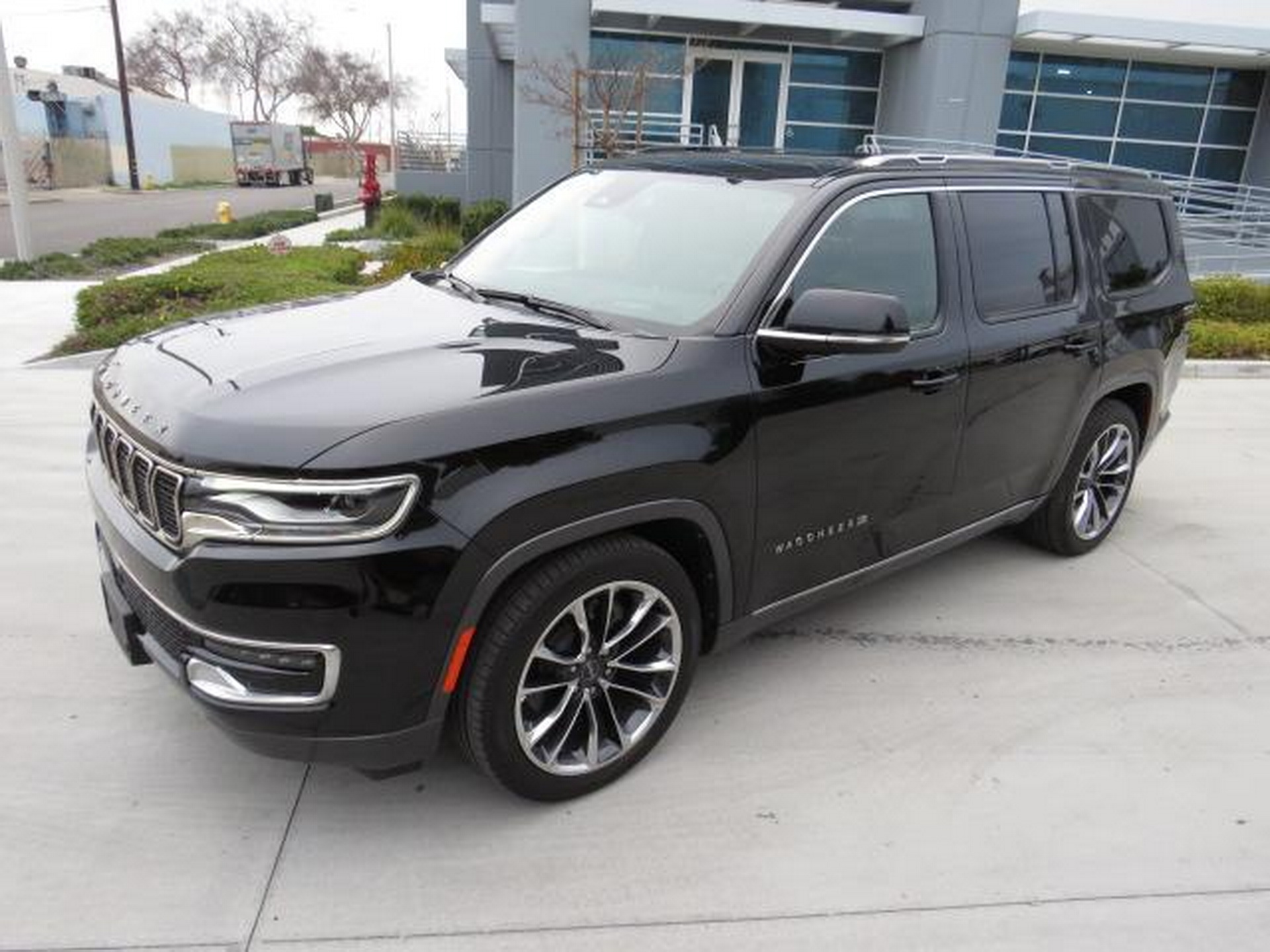 Mystery Of “Damaged” Yet Clean Looking New 2022 Jeep Wagoneer Solved – And Someone Paid $70,500 For It