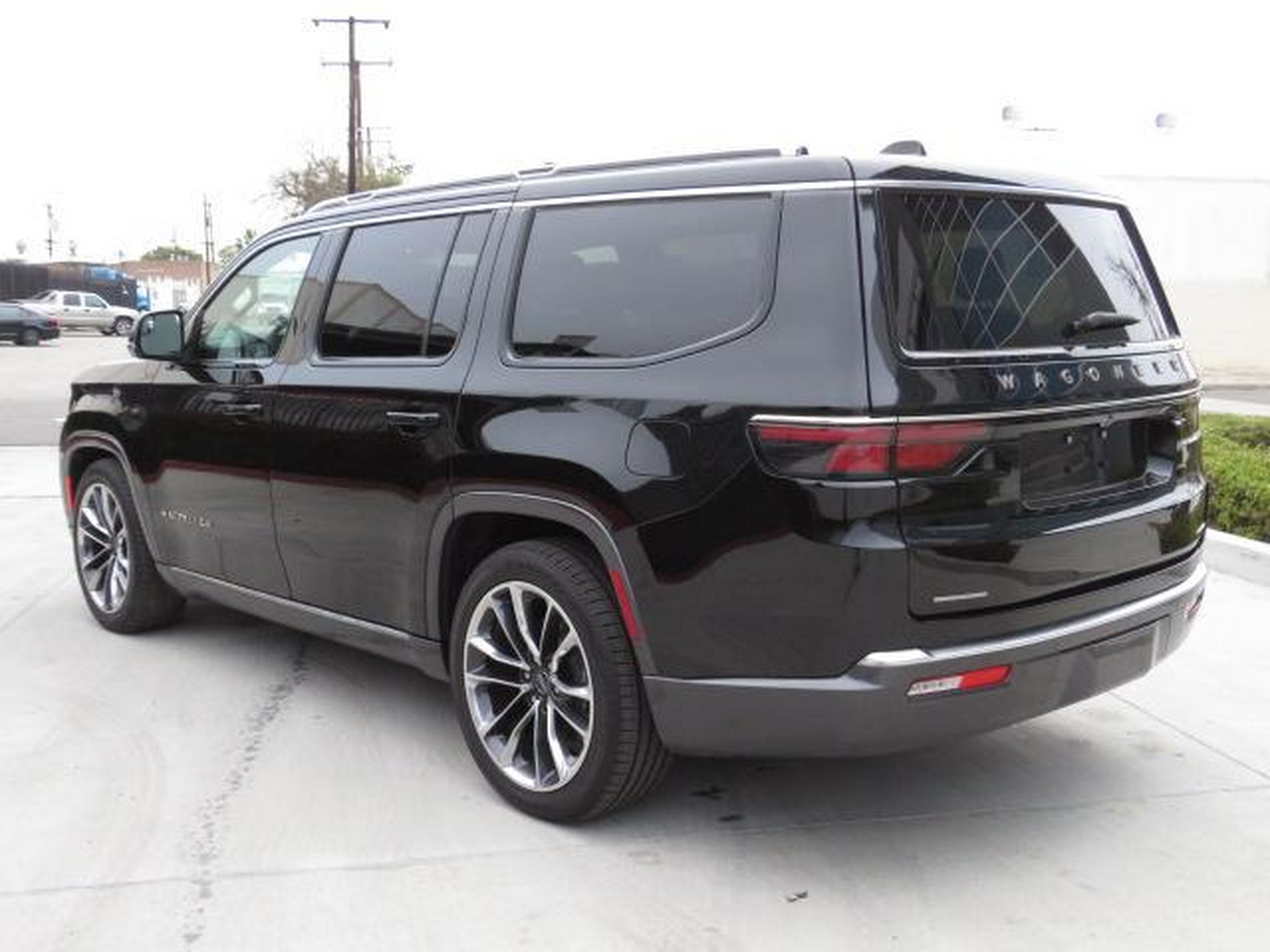 Mystery Of “Damaged” Yet Clean Looking New 2022 Jeep Wagoneer Solved – And Someone Paid $70,500 For It