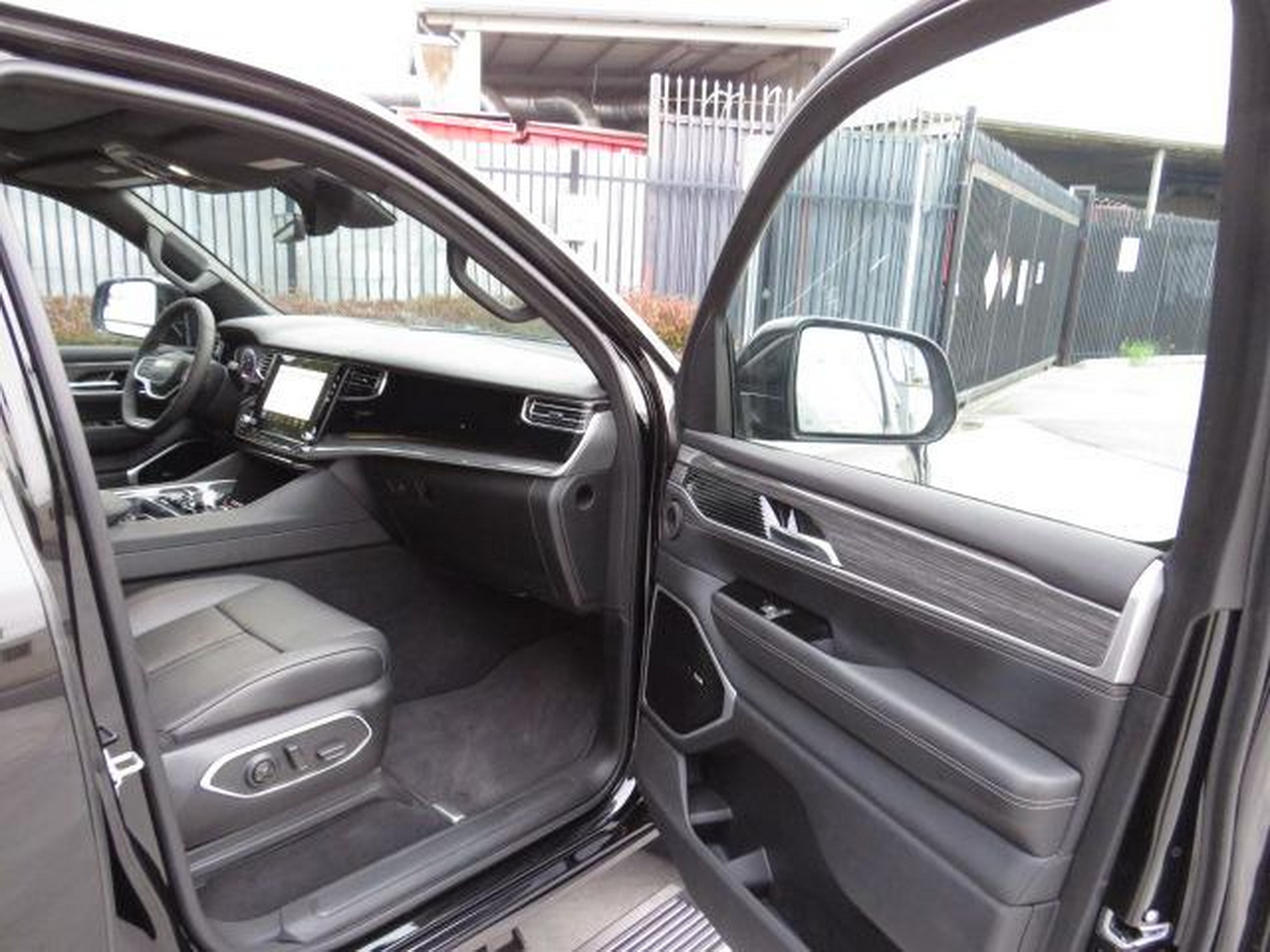 Mystery Of “Damaged” Yet Clean Looking New 2022 Jeep Wagoneer Solved – And Someone Paid $70,500 For It