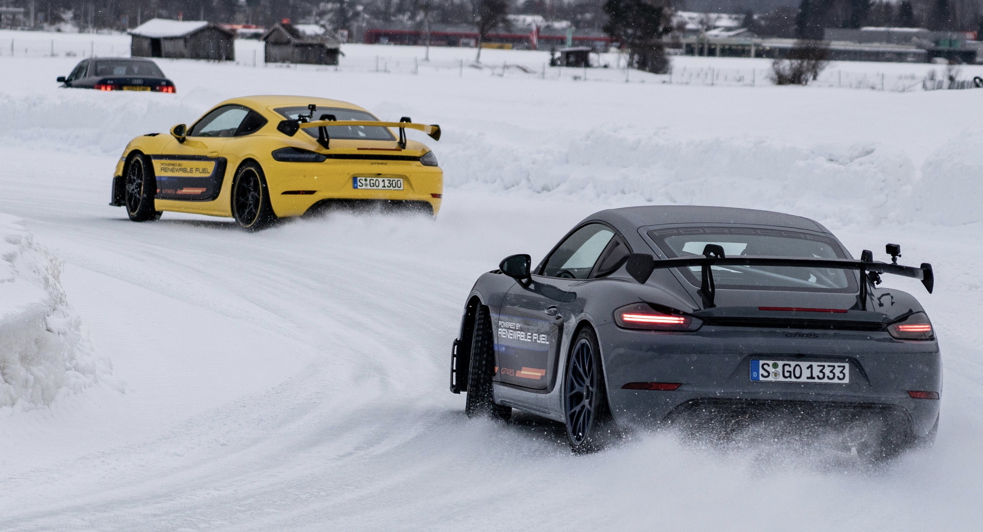 See How The Porsche 718 Cayman GT4 RS Handles Ice Racing In Austria