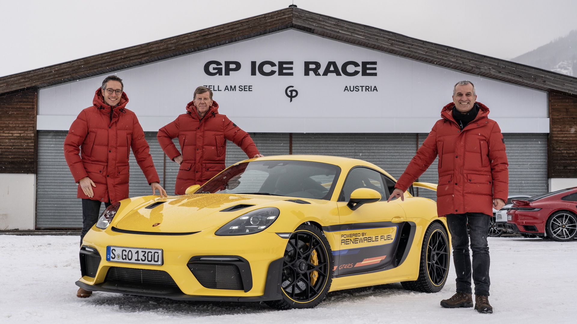 See How The Porsche 718 Cayman GT4 RS Handles Ice Racing In Austria
