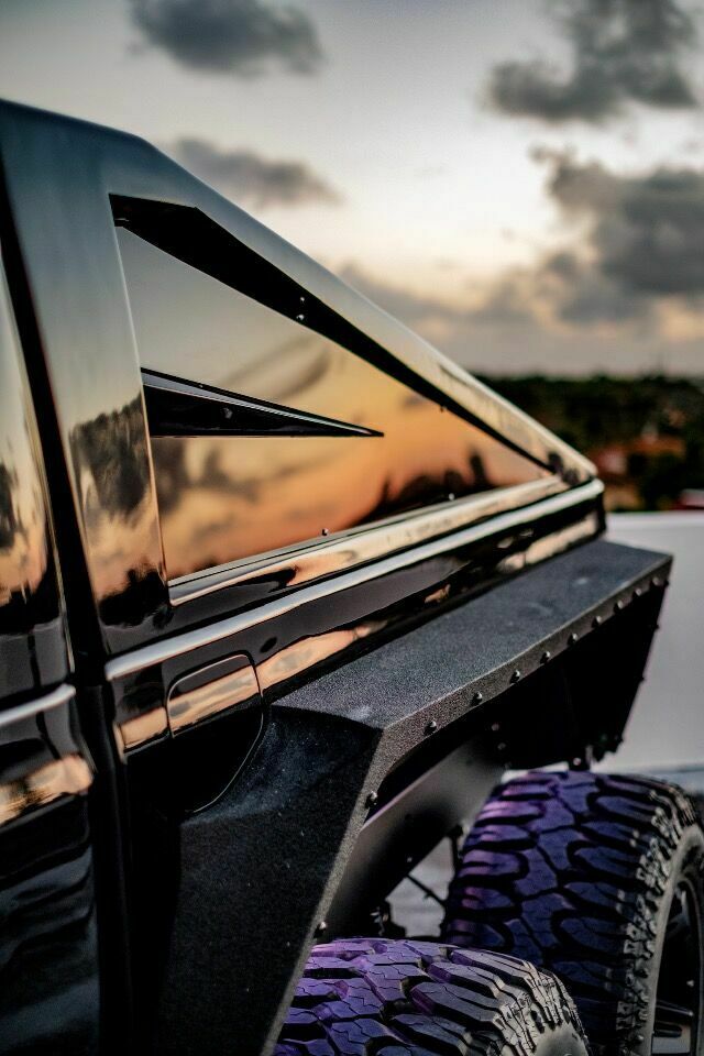 It’s A Jeep Cybertruck Thing: Gladiator ‘Hellfire’ 6×6 Has 750 HP And Costs $220,000