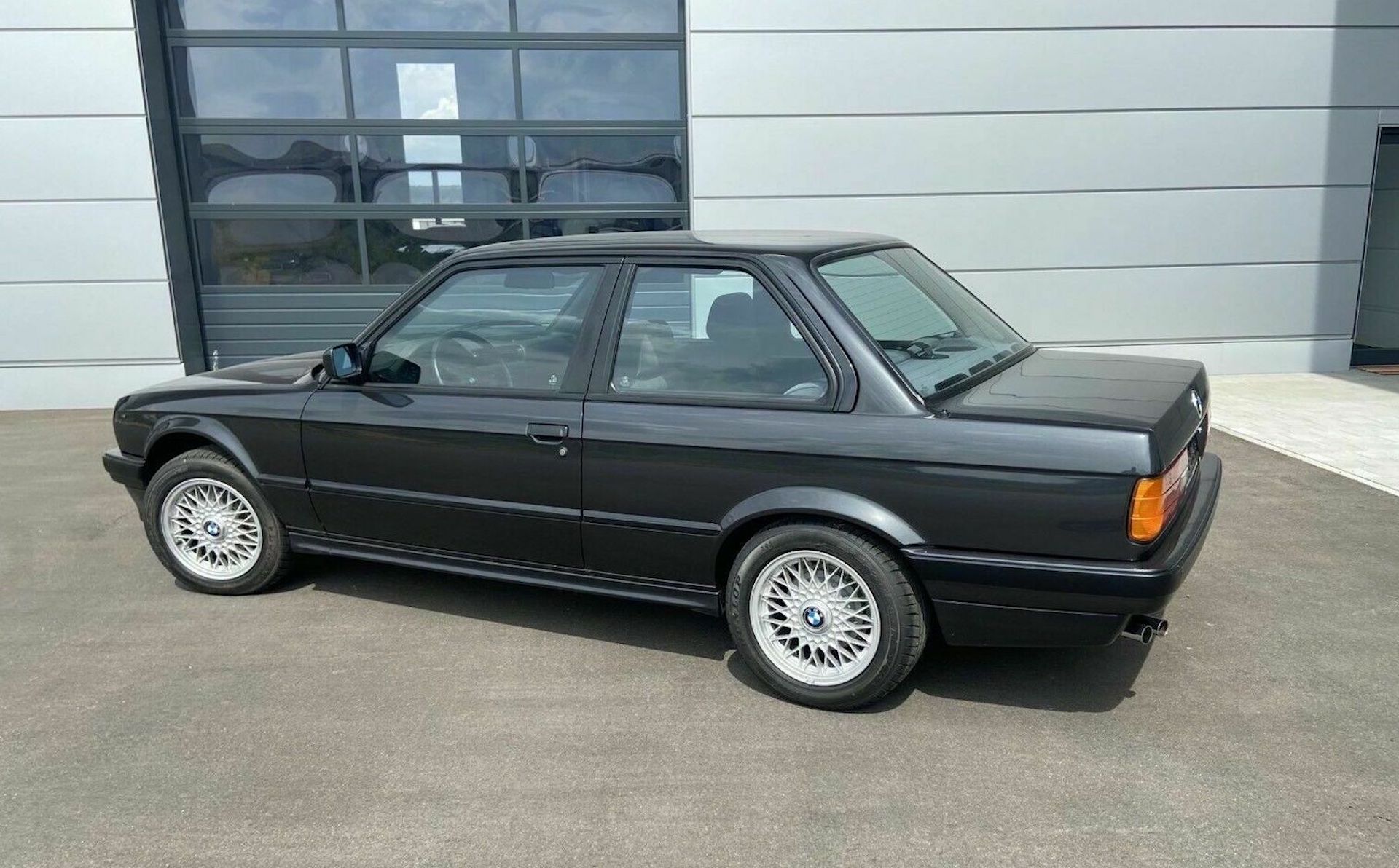 This 1990 BMW 320i Is One Of The Lowest Mileage E30s We’ve Ever Seen