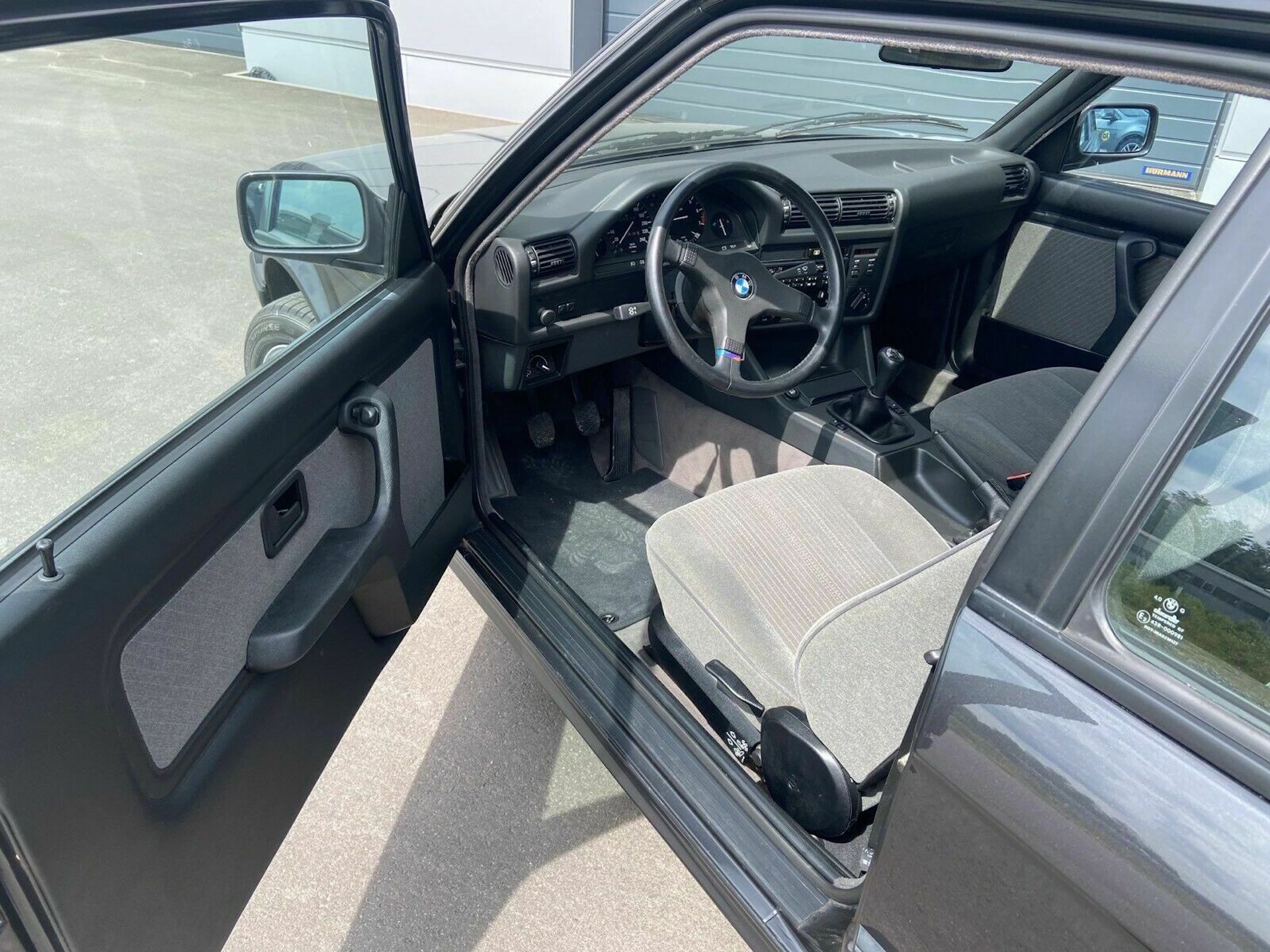 This 1990 BMW 320i Is One Of The Lowest Mileage E30s We’ve Ever Seen