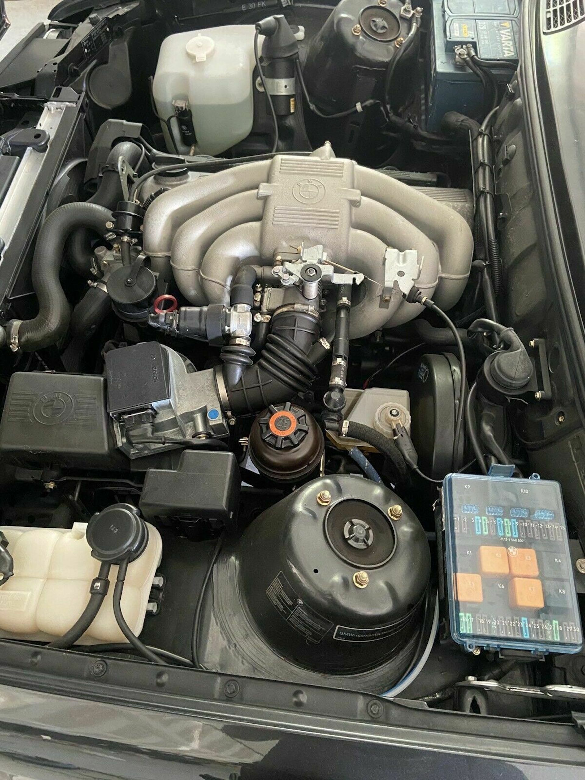 This 1990 BMW 320i Is One Of The Lowest Mileage E30s We’ve Ever Seen