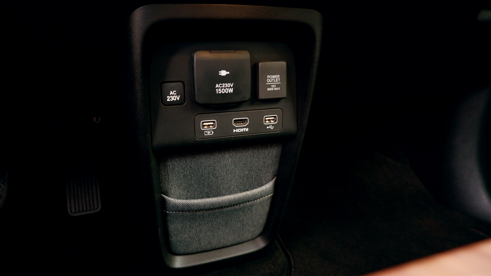 Driven: The Honda e Advance Is A Retro-Futuristic Gadget On Four Wheels