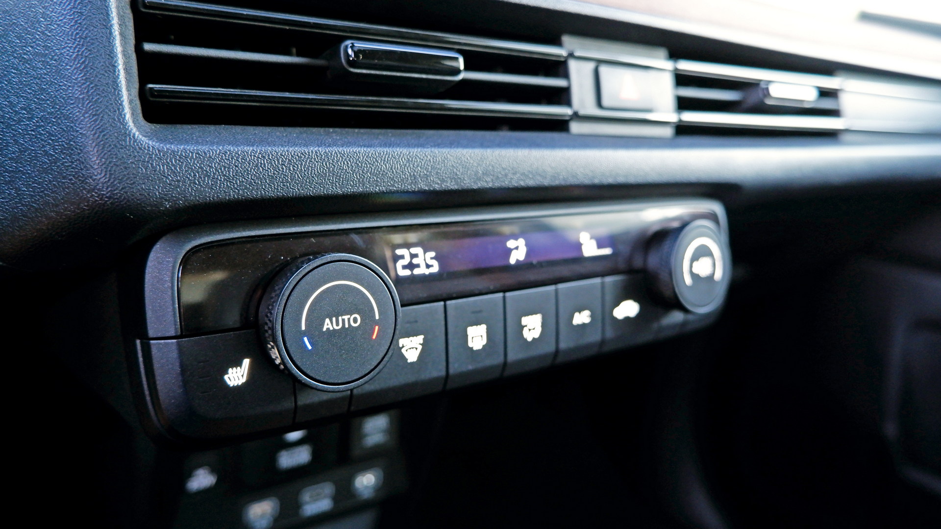 Driven: The Honda e Advance Is A Retro-Futuristic Gadget On Four Wheels