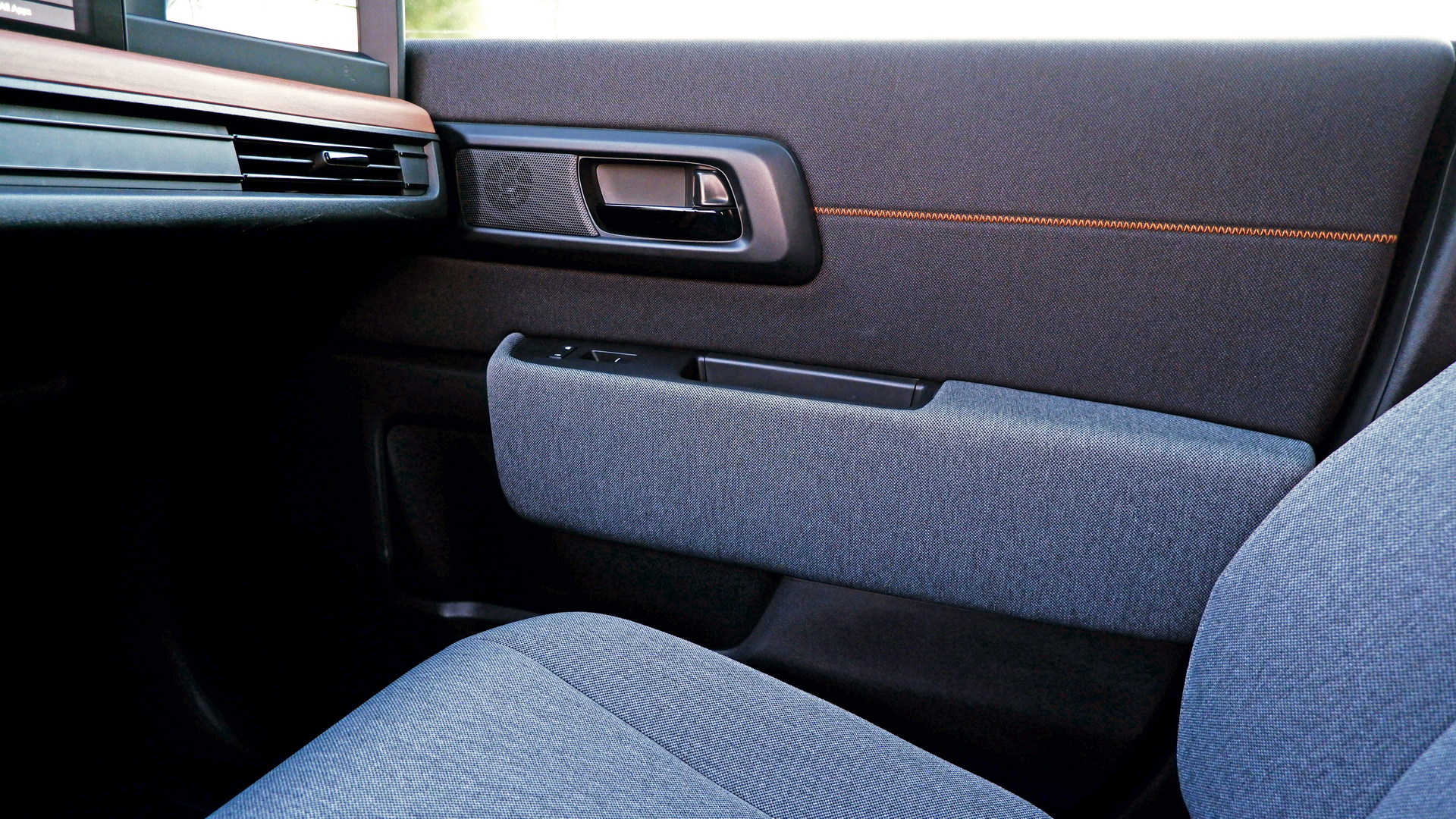 Driven: The Honda e Advance Is A Retro-Futuristic Gadget On Four Wheels