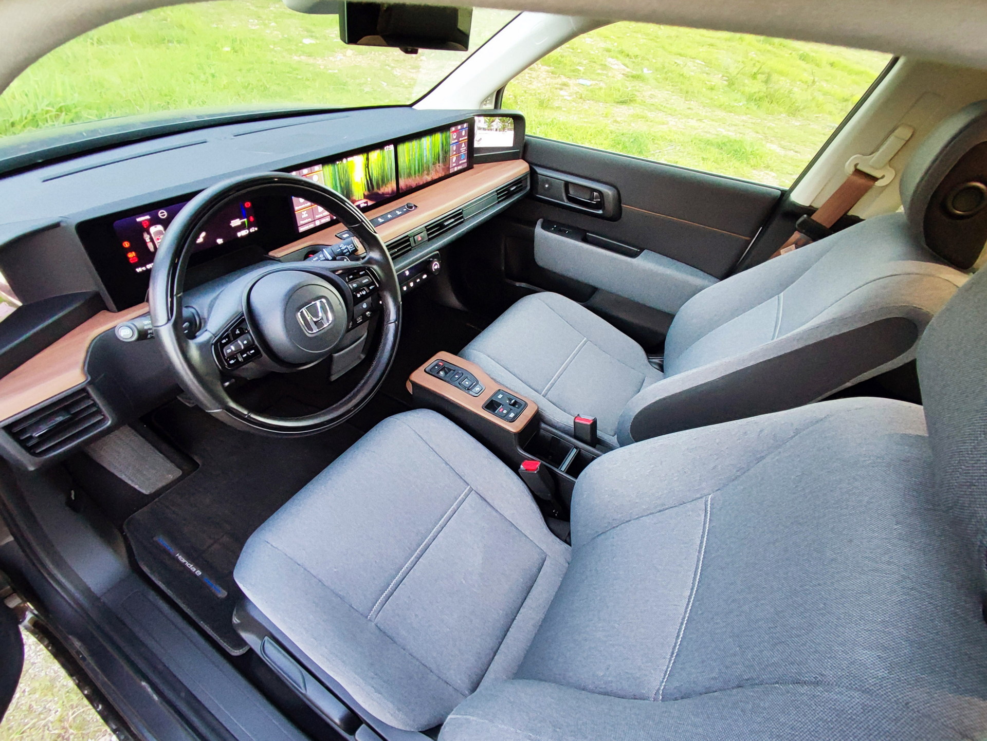 Driven: The Honda e Advance Is A Retro-Futuristic Gadget On Four Wheels