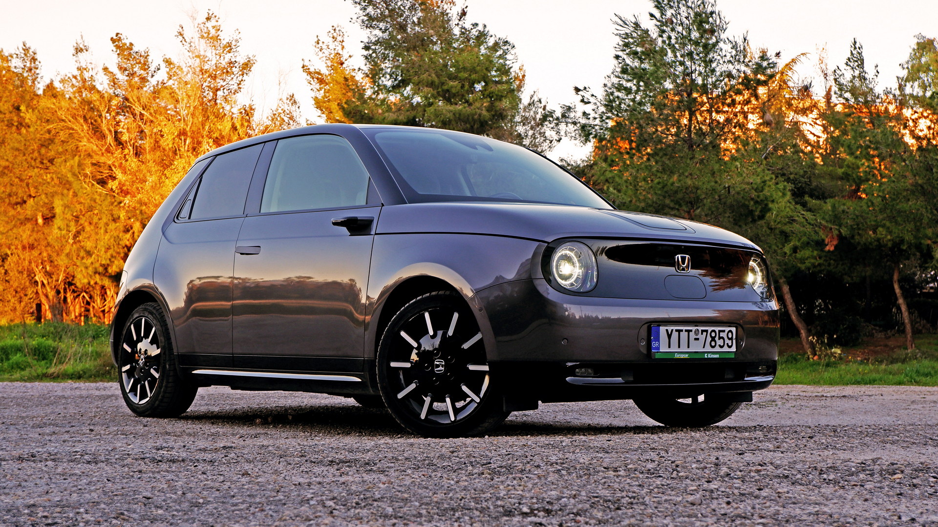 Driven: The Honda e Advance Is A Retro-Futuristic Gadget On Four Wheels