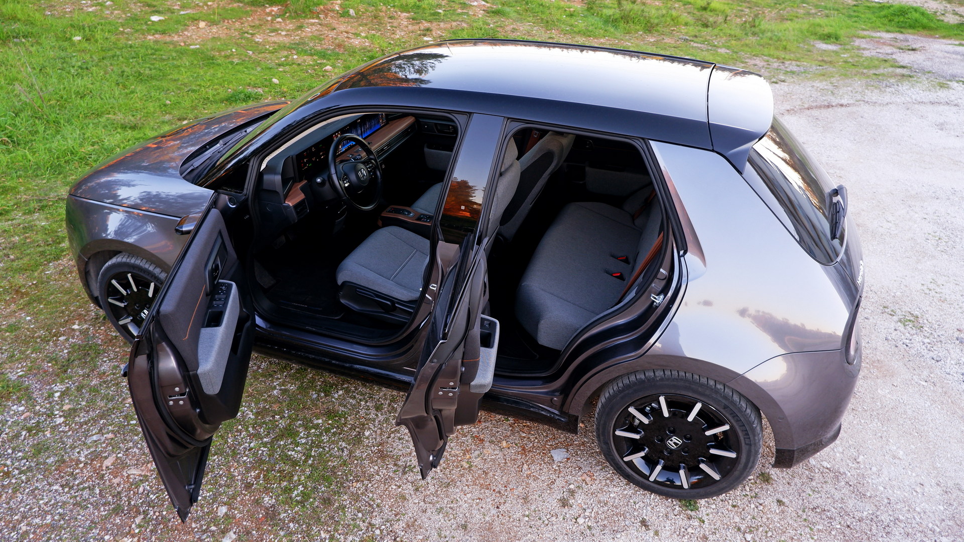 Driven: The Honda e Advance Is A Retro-Futuristic Gadget On Four Wheels