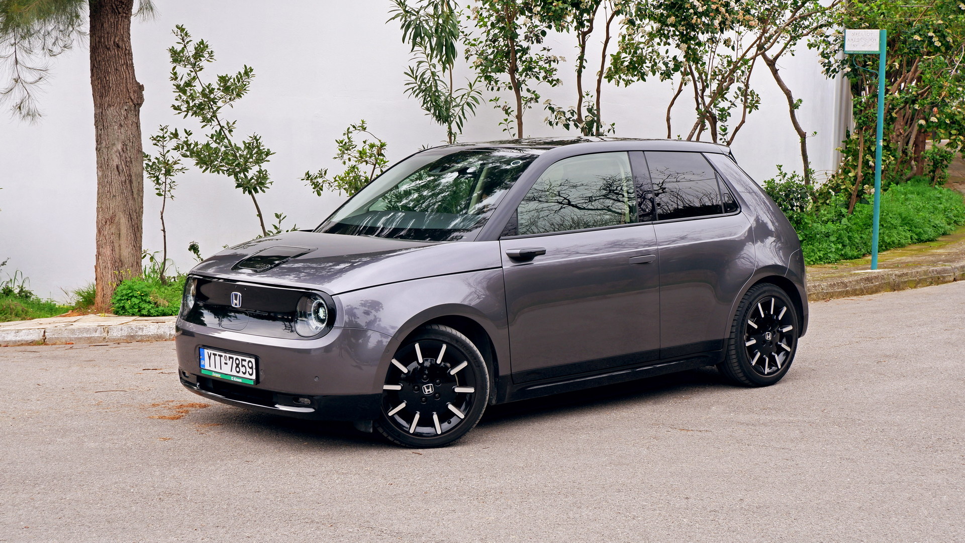 Driven: The Honda e Advance Is A Retro-Futuristic Gadget On Four Wheels