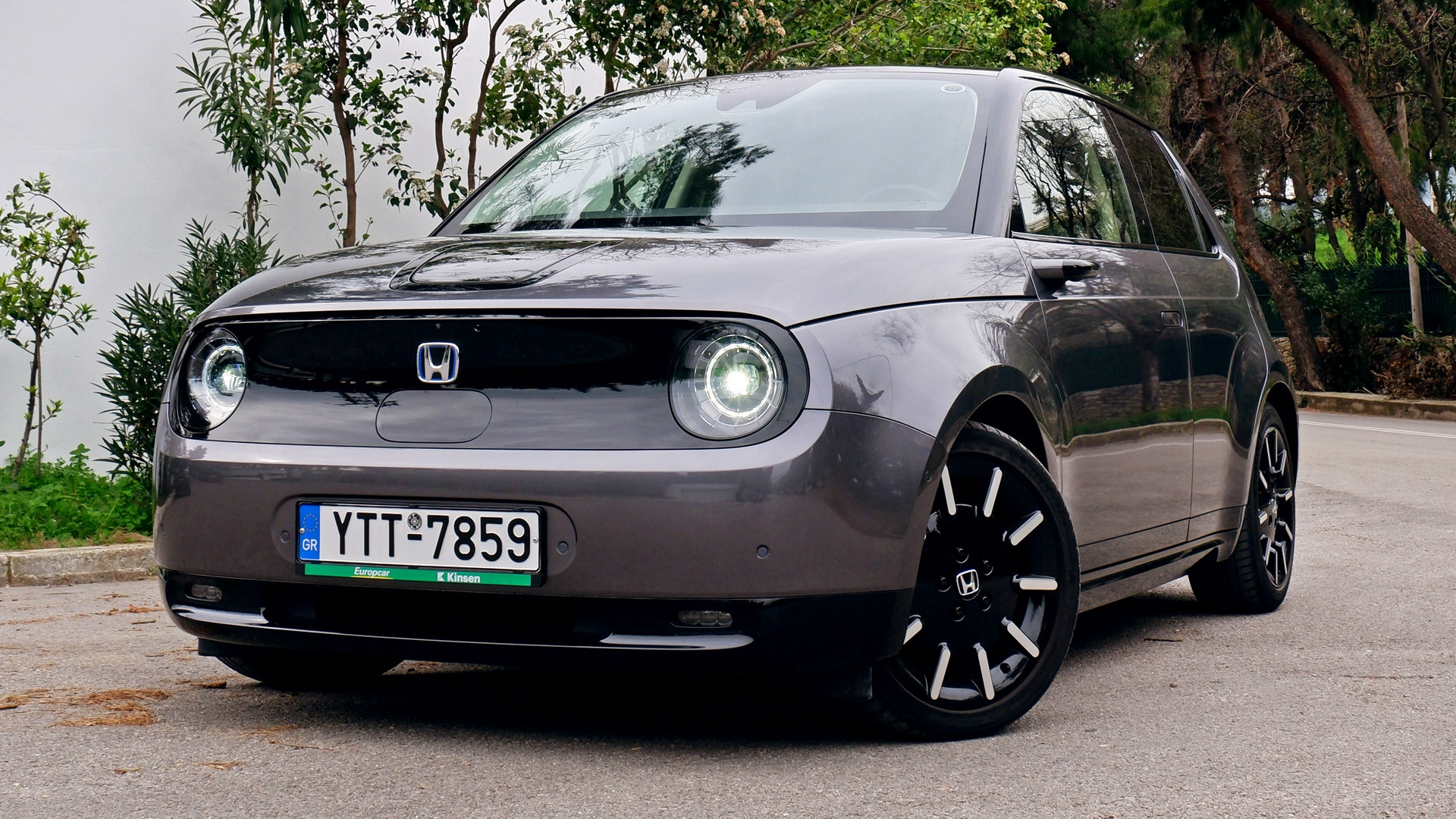 Driven: The Honda e Advance Is A Retro-Futuristic Gadget On Four Wheels