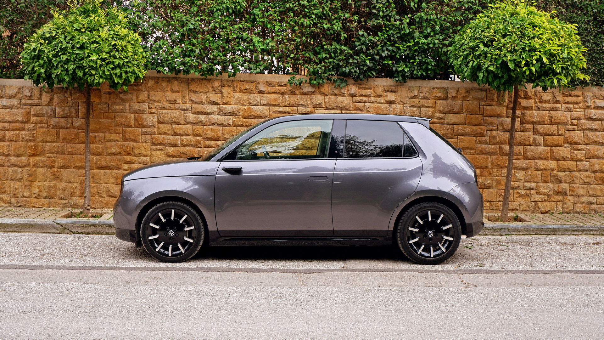 Driven: The Honda e Advance Is A Retro-Futuristic Gadget On Four Wheels