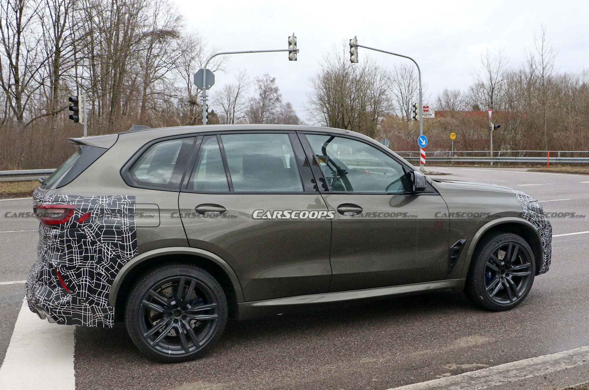 Facelifted 2024 BMW X5 M Spied Showing Its Updated Grille Design