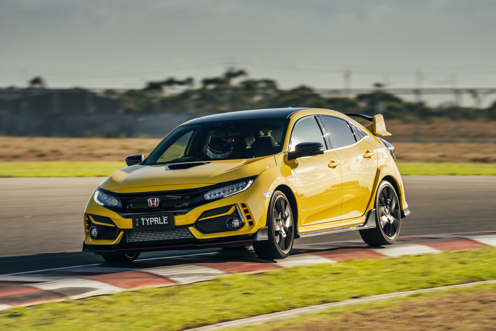 Outgoing Honda Civic Type R Limited Edition Sets FWD Lap Record At The Bend