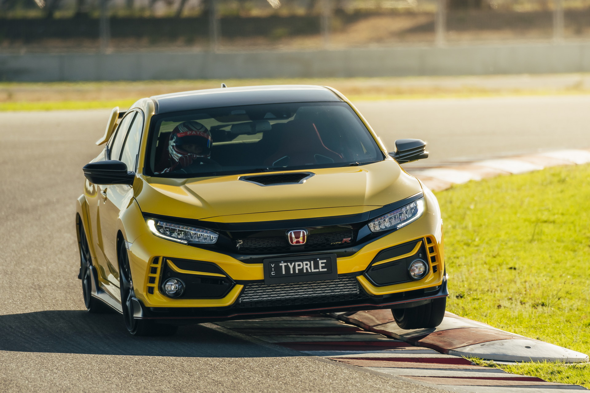 Outgoing Honda Civic Type R Limited Edition Sets FWD Lap Record At The Bend