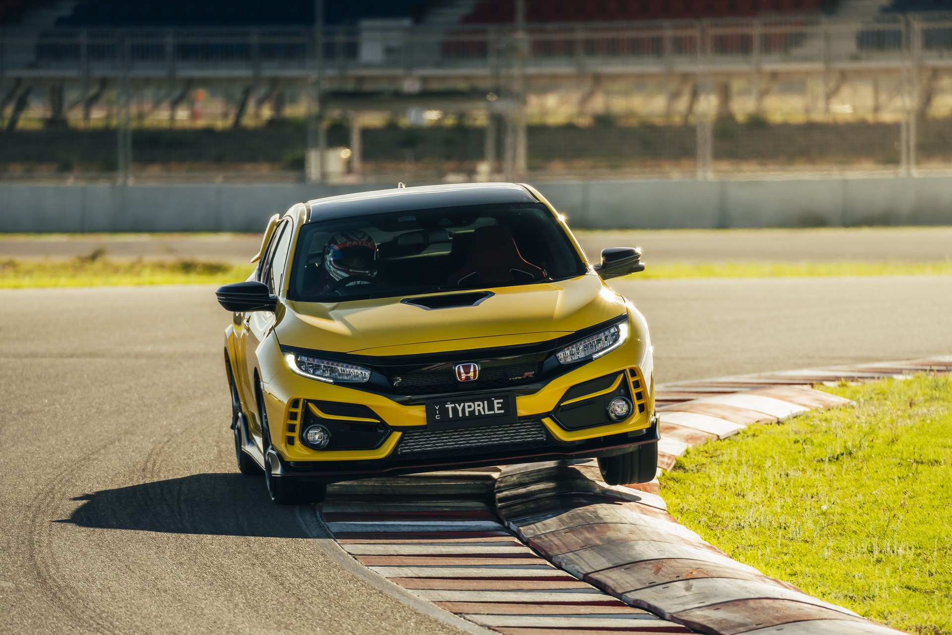 Outgoing Honda Civic Type R Limited Edition Sets FWD Lap Record At The Bend