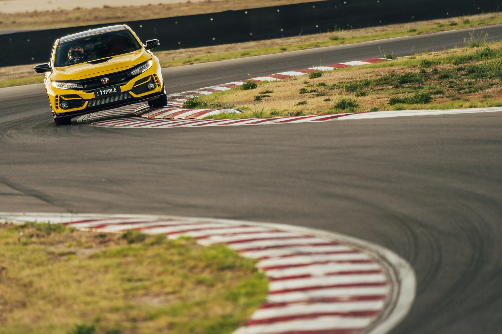 Outgoing Honda Civic Type R Limited Edition Sets FWD Lap Record At The Bend